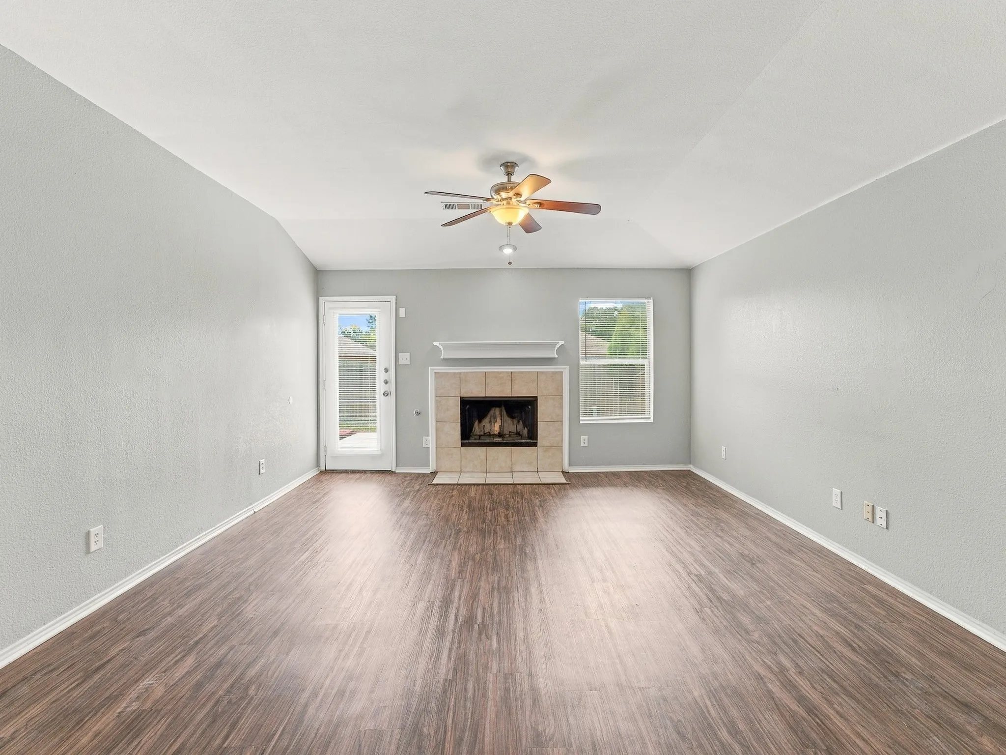 Single Family Residence For Rent in Tarrant County , 5820 Show Master Lane, Fort Worth, Texas 76179, 3 Bedroom, 2 Bathroom, 2 Garage spaces, 1,820 Sqft, built in 2005, mls#21385764, Real Estate Agent in Fort Worth, Homes For Rent in Tarrant county, Homes For Rent in Fort Worth, Realtor in Fort Worth Texas, Real Estate Brokerage Independent Realty Texas, Luminita Cordes Realtor