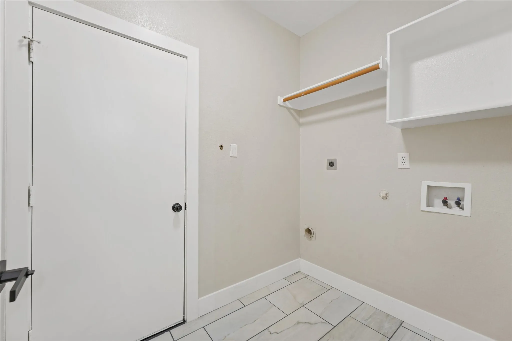 Single Family Residence For Sale in Tarrant County , 2831 Atrium Drive, Grand Prairie, Texas 75052, 5 Bedroom, 4 Bathroom, 2 Garage spaces, 3,240 Sqft, built in 2000, mls#21387168, Real Estate Agent in Grand Prairie, Homes For Sale in Tarrant county, Homes For Sale in Grand Prairie, Realtor in Grand Prairie Texas, Real Estate Brokerage Independent Realty Texas, Luminita Cordes Realtor