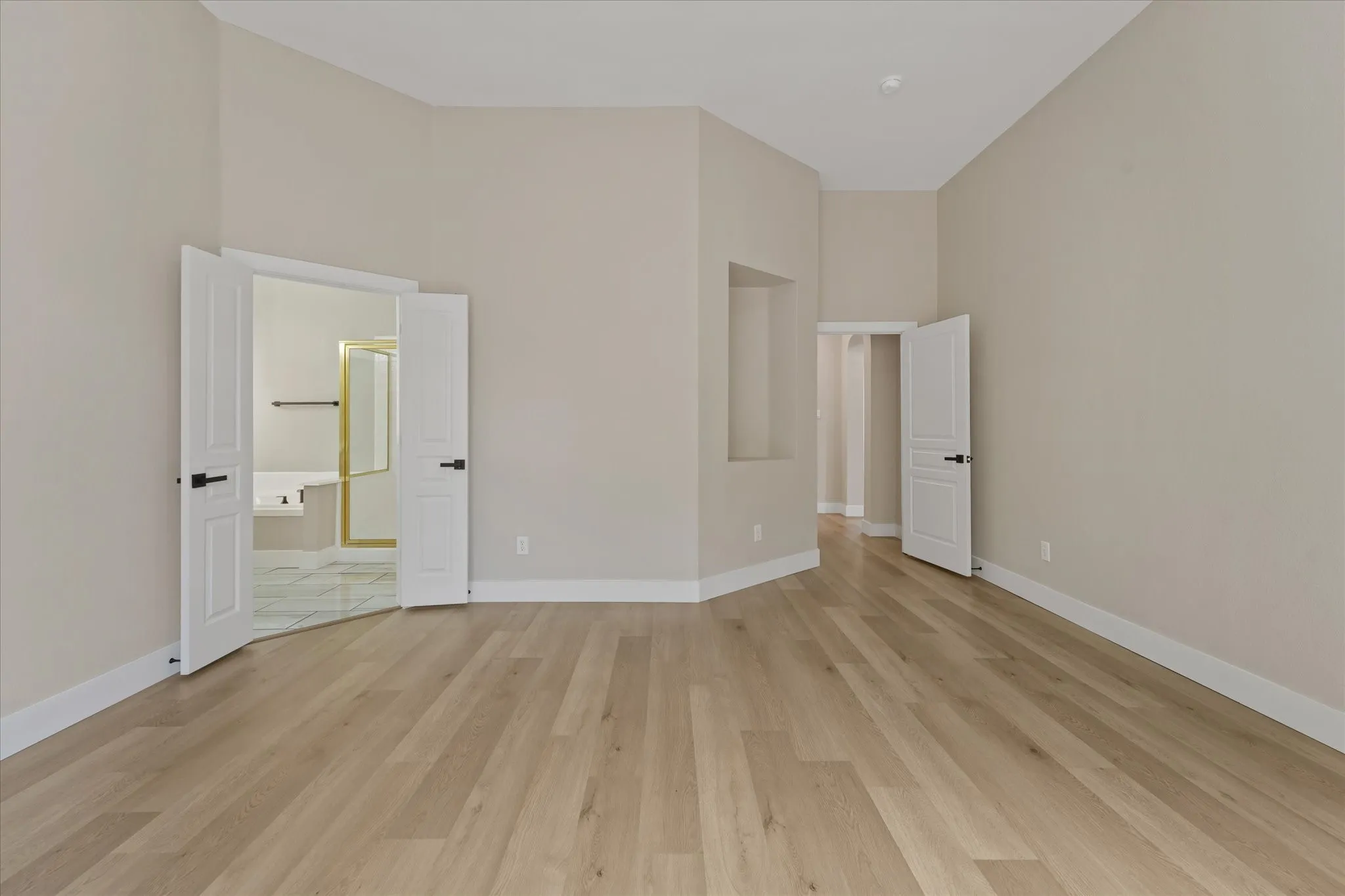 Single Family Residence For Sale in Tarrant County , 2831 Atrium Drive, Grand Prairie, Texas 75052, 5 Bedroom, 4 Bathroom, 2 Garage spaces, 3,240 Sqft, built in 2000, mls#21387168, Real Estate Agent in Grand Prairie, Homes For Sale in Tarrant county, Homes For Sale in Grand Prairie, Realtor in Grand Prairie Texas, Real Estate Brokerage Independent Realty Texas, Luminita Cordes Realtor