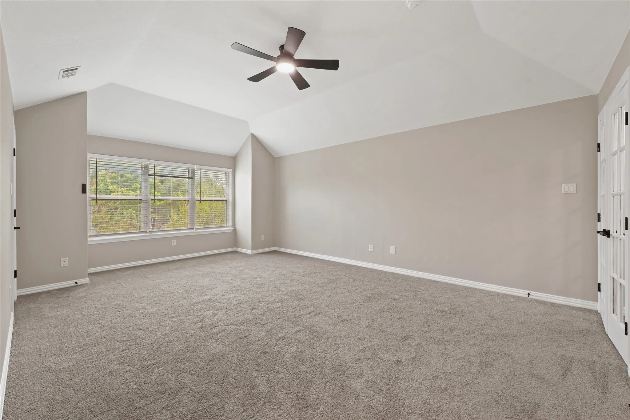 Single Family Residence For Sale in Tarrant County , 2831 Atrium Drive, Grand Prairie, Texas 75052, 5 Bedroom, 4 Bathroom, 2 Garage spaces, 3,240 Sqft, built in 2000, mls#21387168, Real Estate Agent in Grand Prairie, Homes For Sale in Tarrant county, Homes For Sale in Grand Prairie, Realtor in Grand Prairie Texas, Real Estate Brokerage Independent Realty Texas, Luminita Cordes Realtor