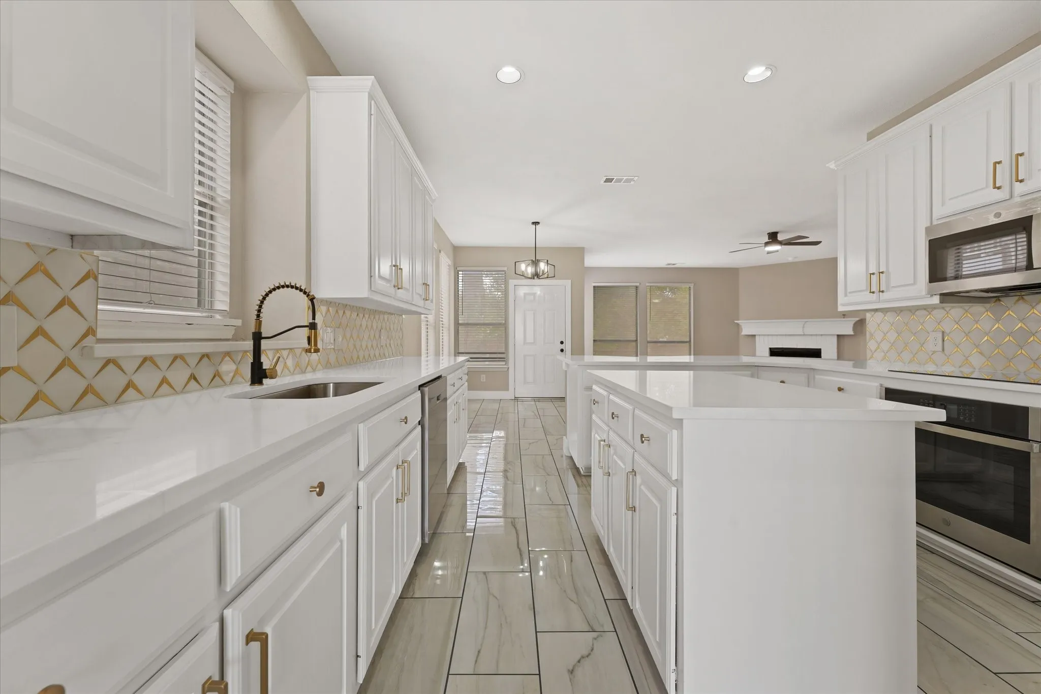 Single Family Residence For Sale in Tarrant County , 2831 Atrium Drive, Grand Prairie, Texas 75052, 5 Bedroom, 4 Bathroom, 2 Garage spaces, 3,240 Sqft, built in 2000, mls#21387168, Real Estate Agent in Grand Prairie, Homes For Sale in Tarrant county, Homes For Sale in Grand Prairie, Realtor in Grand Prairie Texas, Real Estate Brokerage Independent Realty Texas, Luminita Cordes Realtor