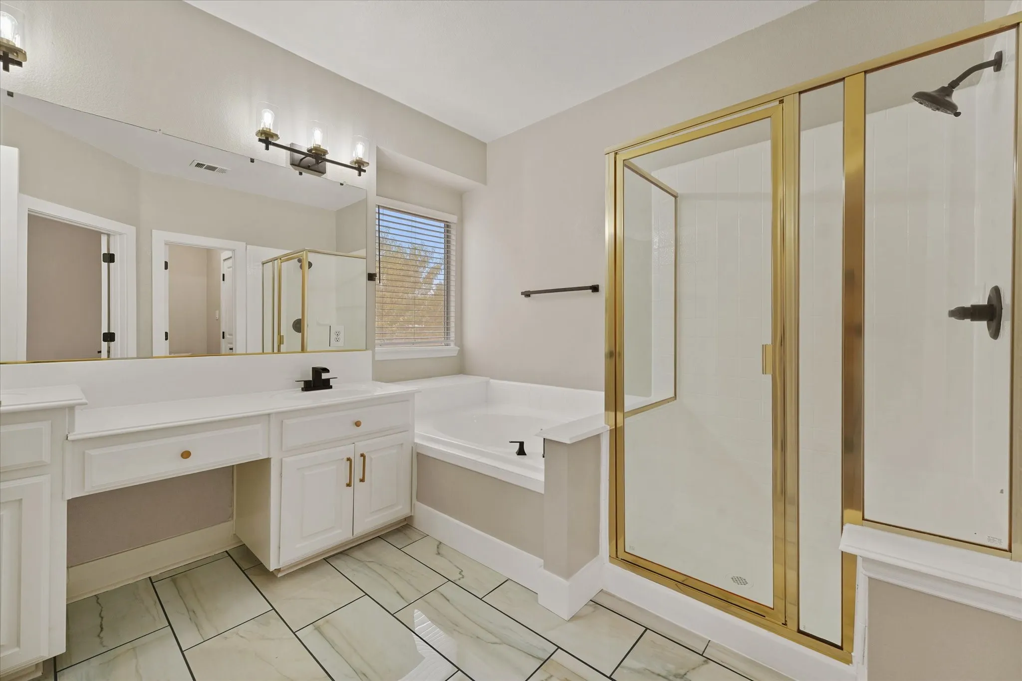 Single Family Residence For Sale in Tarrant County , 2831 Atrium Drive, Grand Prairie, Texas 75052, 5 Bedroom, 4 Bathroom, 2 Garage spaces, 3,240 Sqft, built in 2000, mls#21387168, Real Estate Agent in Grand Prairie, Homes For Sale in Tarrant county, Homes For Sale in Grand Prairie, Realtor in Grand Prairie Texas, Real Estate Brokerage Independent Realty Texas, Luminita Cordes Realtor
