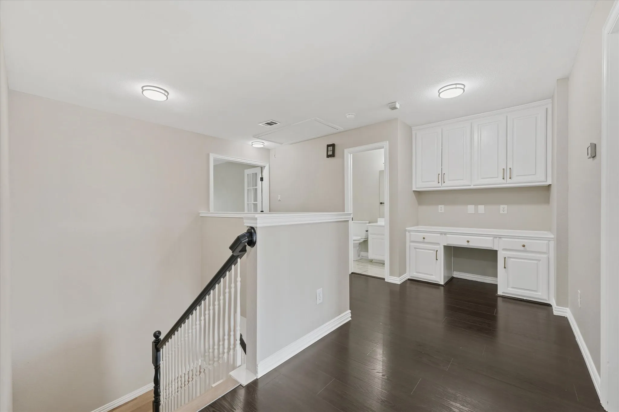 Single Family Residence For Sale in Tarrant County , 2831 Atrium Drive, Grand Prairie, Texas 75052, 5 Bedroom, 4 Bathroom, 2 Garage spaces, 3,240 Sqft, built in 2000, mls#21387168, Real Estate Agent in Grand Prairie, Homes For Sale in Tarrant county, Homes For Sale in Grand Prairie, Realtor in Grand Prairie Texas, Real Estate Brokerage Independent Realty Texas, Luminita Cordes Realtor