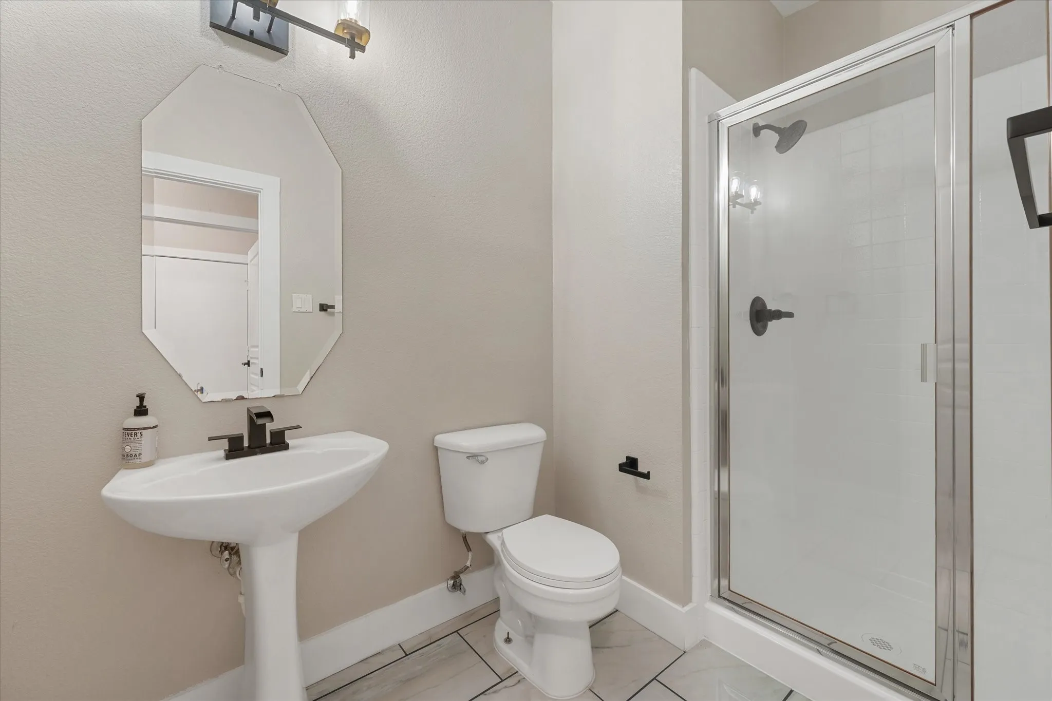 Single Family Residence For Sale in Tarrant County , 2831 Atrium Drive, Grand Prairie, Texas 75052, 5 Bedroom, 4 Bathroom, 2 Garage spaces, 3,240 Sqft, built in 2000, mls#21387168, Real Estate Agent in Grand Prairie, Homes For Sale in Tarrant county, Homes For Sale in Grand Prairie, Realtor in Grand Prairie Texas, Real Estate Brokerage Independent Realty Texas, Luminita Cordes Realtor