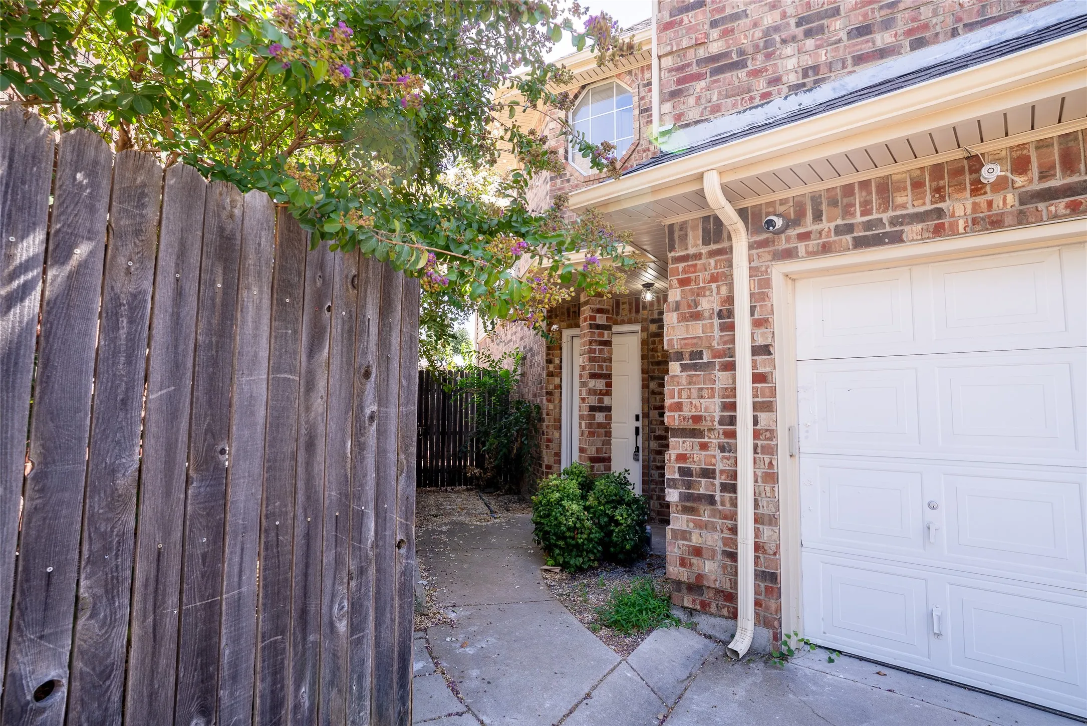 Single Family Residence For Sale in Collin County , 18942 Ravenglen Court, Dallas, Texas 75287, 3 Bedroom, 3 Bathroom, 2 Garage spaces, 1,422 Sqft, built in 1993, mls#21386679, Real Estate Agent in Dallas, Homes For Sale in Collin county, Homes For Sale in Dallas, Realtor in Dallas Texas, Real Estate Brokerage Independent Realty Texas, Luminita Cordes Realtor