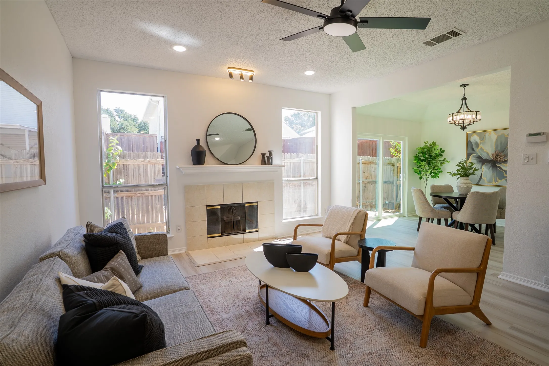 Single Family Residence For Sale in Collin County , 18942 Ravenglen Court, Dallas, Texas 75287, 3 Bedroom, 3 Bathroom, 2 Garage spaces, 1,422 Sqft, built in 1993, mls#21386679, Real Estate Agent in Dallas, Homes For Sale in Collin county, Homes For Sale in Dallas, Realtor in Dallas Texas, Real Estate Brokerage Independent Realty Texas, Luminita Cordes Realtor