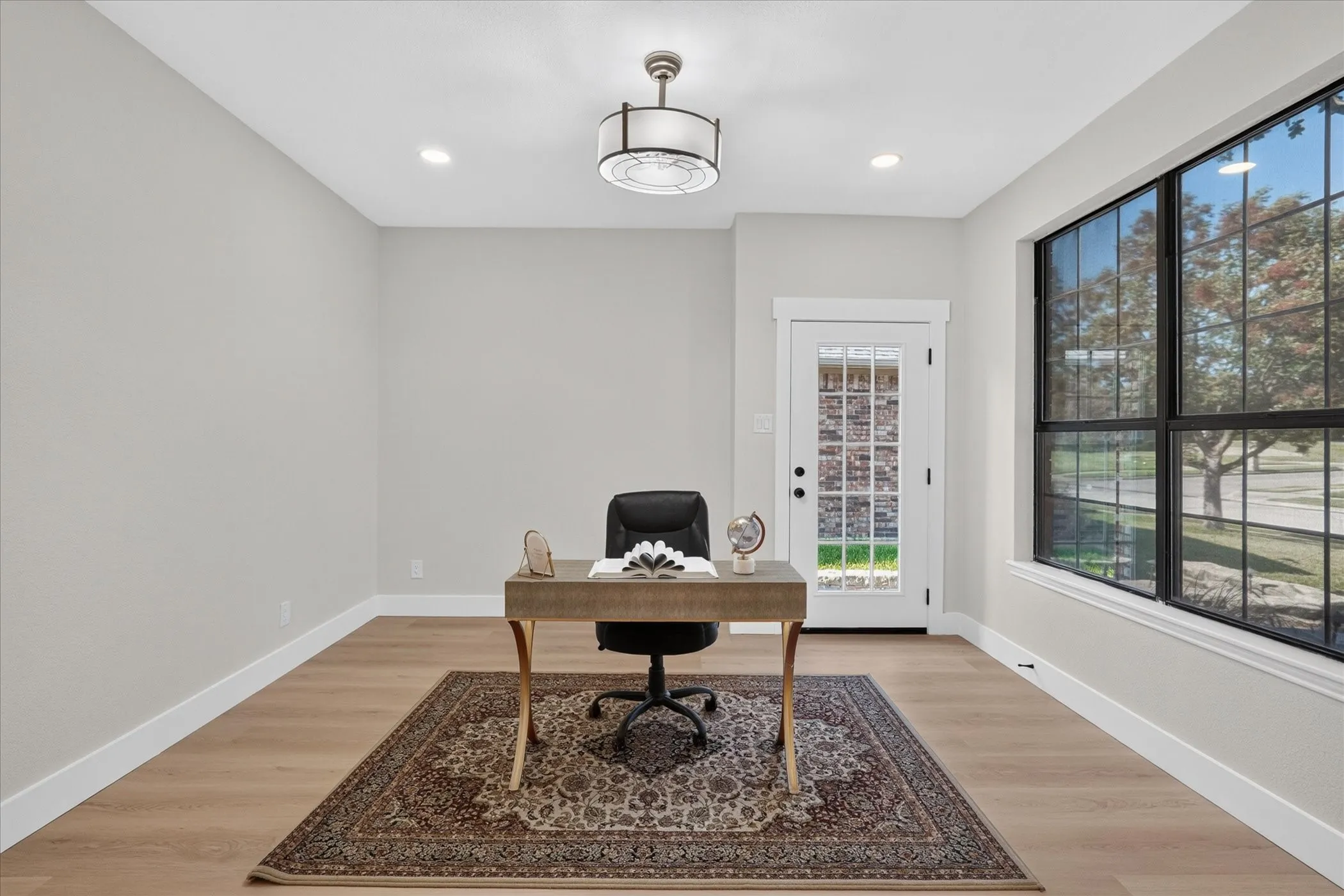 Single Family Residence For Sale in Denton County , 4206 Harvest Hill Road, Carrollton, Texas 75010, 4 Bedroom, 4 Bathroom, 2 Garage spaces, 3,805 Sqft, built in 1985, mls#21387507, Real Estate Agent in Carrollton, Homes For Sale in Denton county, Homes For Sale in Carrollton, Realtor in Carrollton Texas, Real Estate Brokerage Independent Realty Texas, Luminita Cordes Realtor