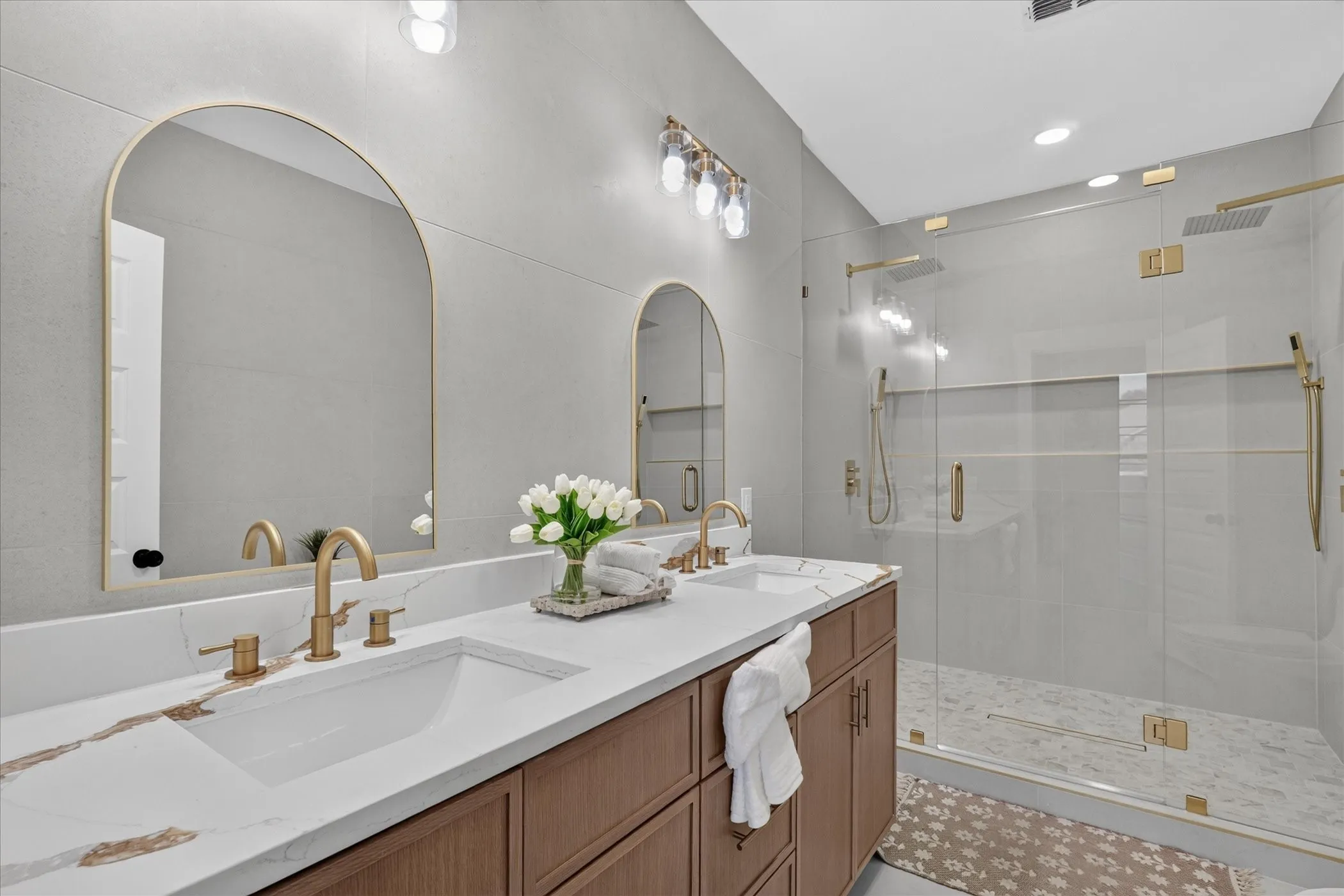 Single Family Residence For Sale in Denton County , 4206 Harvest Hill Road, Carrollton, Texas 75010, 4 Bedroom, 4 Bathroom, 2 Garage spaces, 3,805 Sqft, built in 1985, mls#21387507, Real Estate Agent in Carrollton, Homes For Sale in Denton county, Homes For Sale in Carrollton, Realtor in Carrollton Texas, Real Estate Brokerage Independent Realty Texas, Luminita Cordes Realtor
