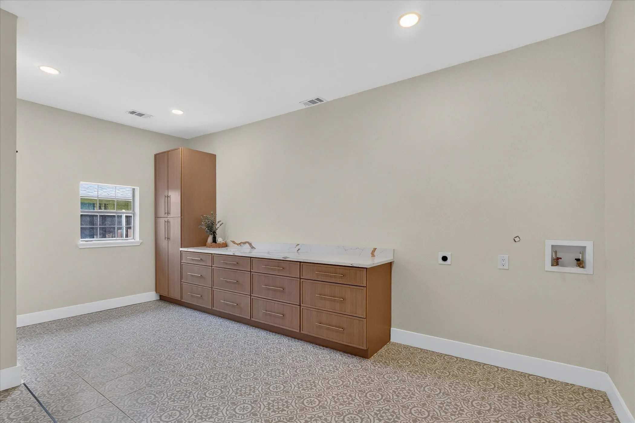 Single Family Residence For Sale in Denton County , 4206 Harvest Hill Road, Carrollton, Texas 75010, 4 Bedroom, 4 Bathroom, 2 Garage spaces, 3,805 Sqft, built in 1985, mls#21387507, Real Estate Agent in Carrollton, Homes For Sale in Denton county, Homes For Sale in Carrollton, Realtor in Carrollton Texas, Real Estate Brokerage Independent Realty Texas, Luminita Cordes Realtor