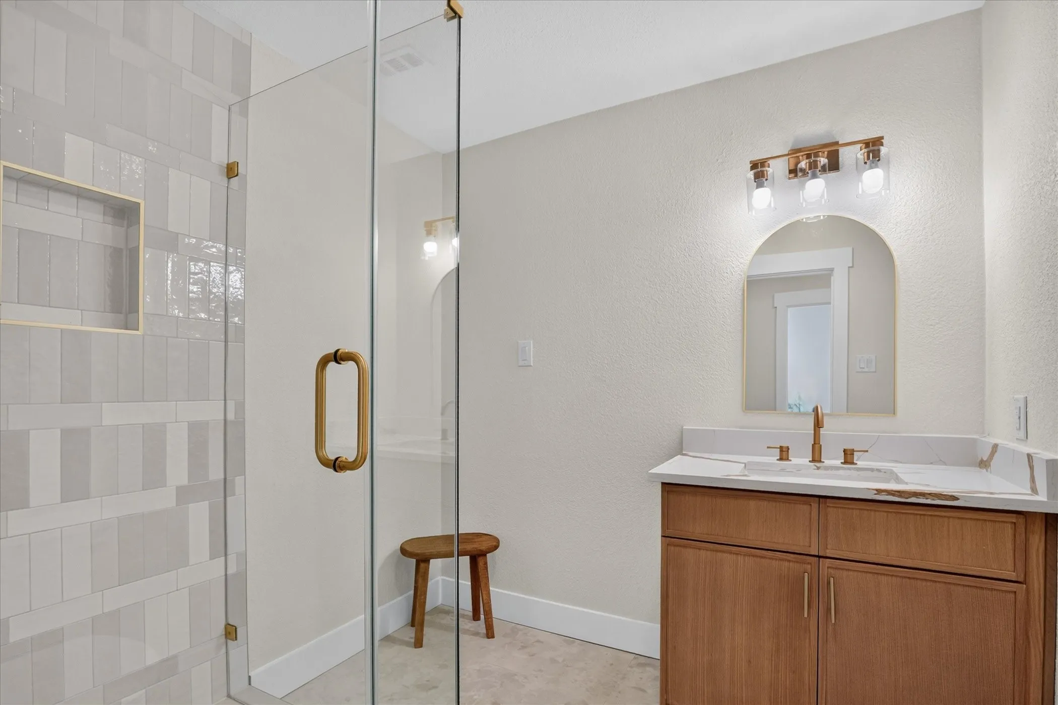 Single Family Residence For Sale in Denton County , 4206 Harvest Hill Road, Carrollton, Texas 75010, 4 Bedroom, 4 Bathroom, 2 Garage spaces, 3,805 Sqft, built in 1985, mls#21387507, Real Estate Agent in Carrollton, Homes For Sale in Denton county, Homes For Sale in Carrollton, Realtor in Carrollton Texas, Real Estate Brokerage Independent Realty Texas, Luminita Cordes Realtor