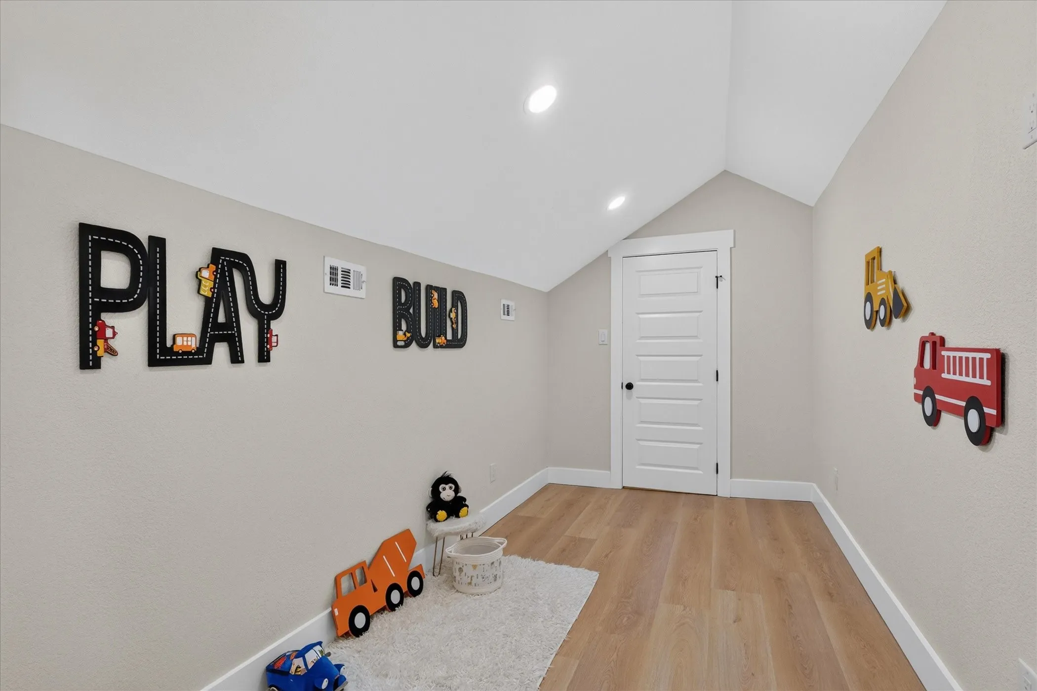 Single Family Residence For Sale in Denton County , 4206 Harvest Hill Road, Carrollton, Texas 75010, 4 Bedroom, 4 Bathroom, 2 Garage spaces, 3,805 Sqft, built in 1985, mls#21387507, Real Estate Agent in Carrollton, Homes For Sale in Denton county, Homes For Sale in Carrollton, Realtor in Carrollton Texas, Real Estate Brokerage Independent Realty Texas, Luminita Cordes Realtor