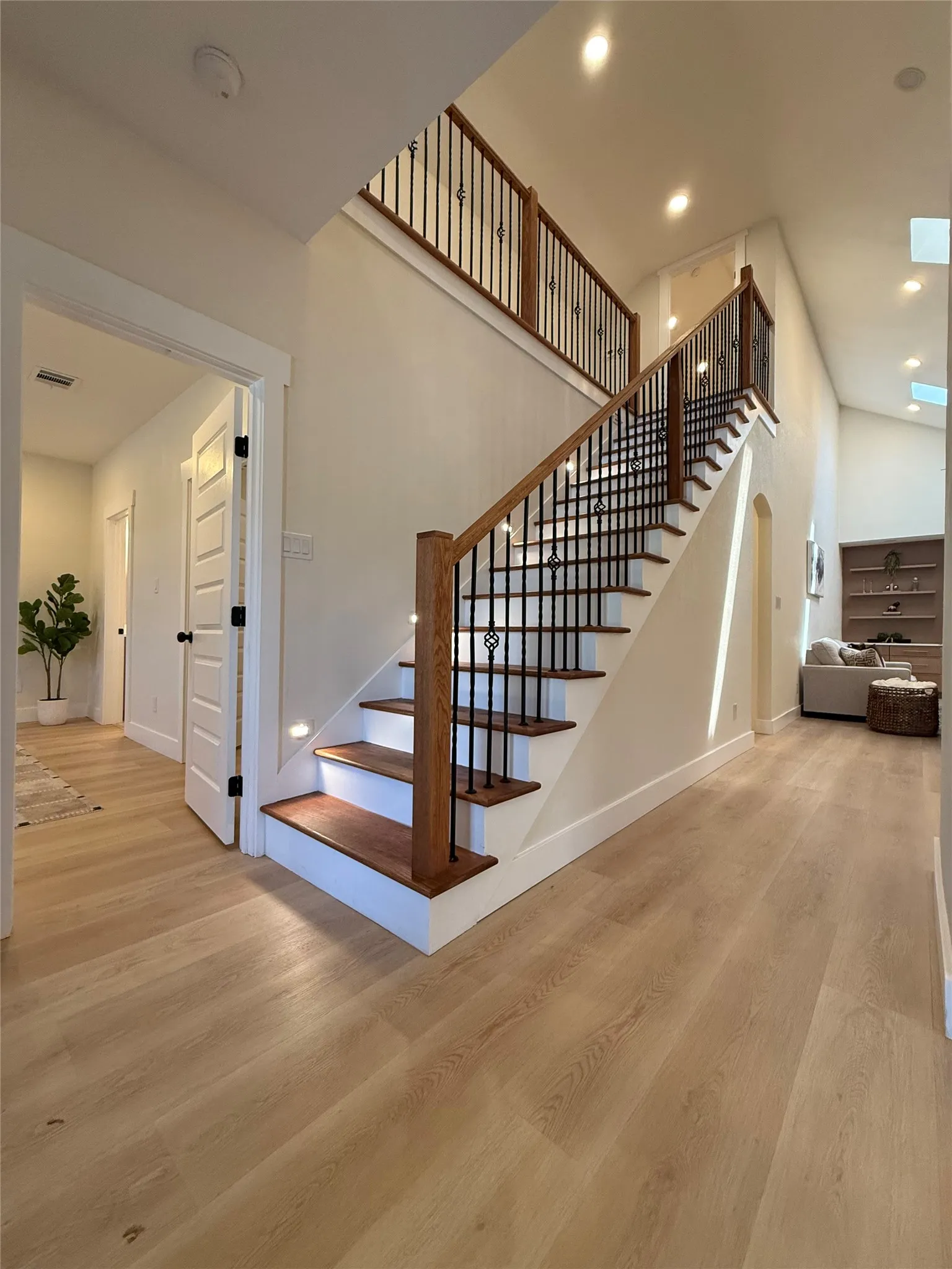 Single Family Residence For Sale in Denton County , 4206 Harvest Hill Road, Carrollton, Texas 75010, 4 Bedroom, 4 Bathroom, 2 Garage spaces, 3,805 Sqft, built in 1985, mls#21387507, Real Estate Agent in Carrollton, Homes For Sale in Denton county, Homes For Sale in Carrollton, Realtor in Carrollton Texas, Real Estate Brokerage Independent Realty Texas, Luminita Cordes Realtor