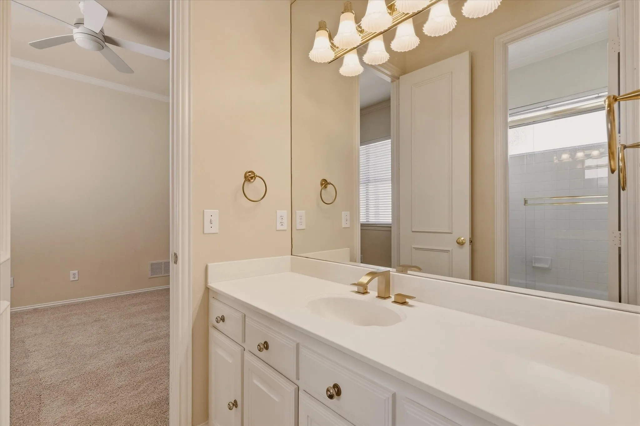 Hollywood Bath between Bedroom #2 and #3