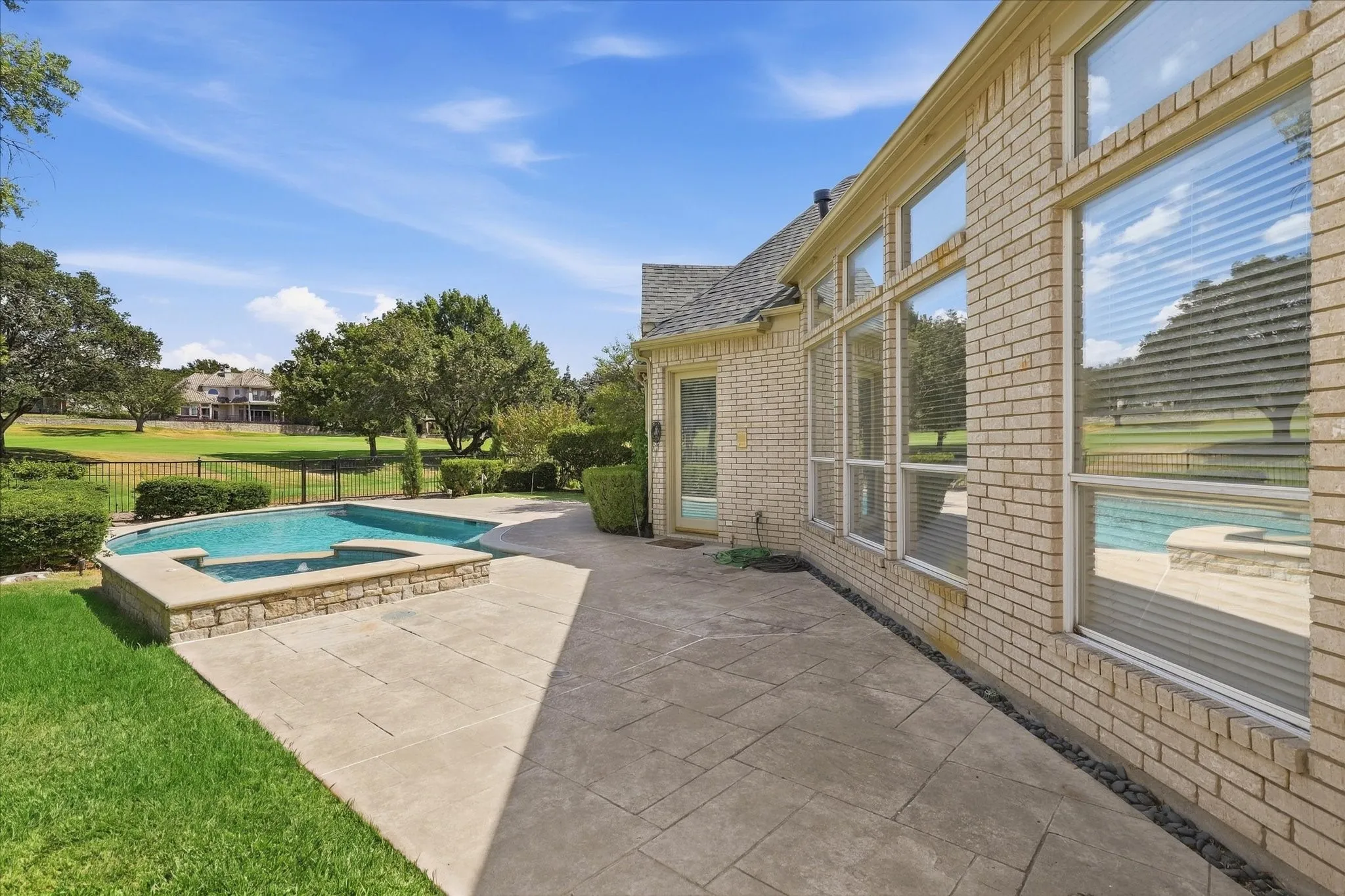 With pool and yard maintenance included, you are on easy street!