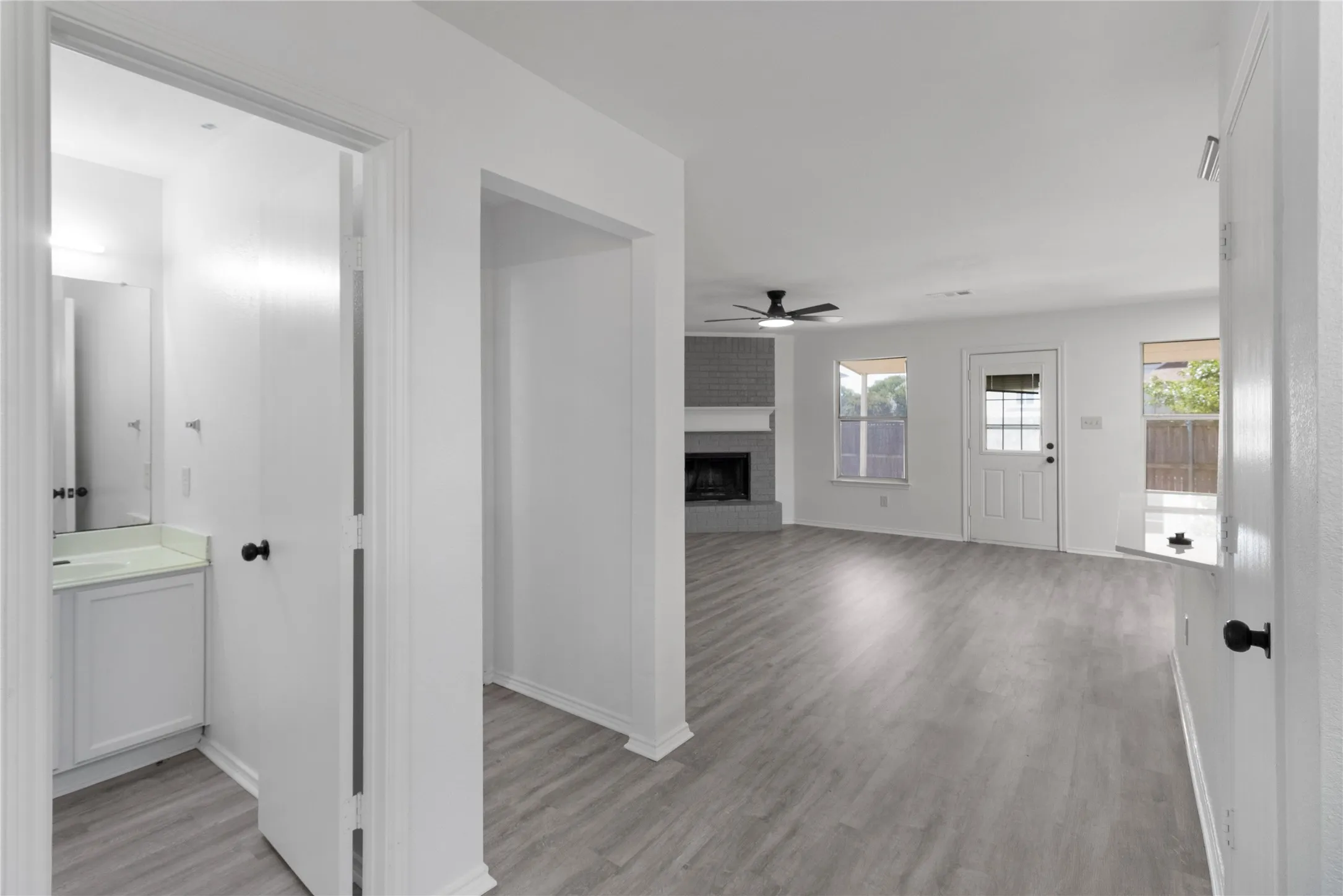 Single Family Residence For Rent in Tarrant County , 408 Centennial Place, Crowley, Texas 76036, 5 Bedroom, 3 Bathroom, 2 Garage spaces, 2,764 Sqft, built in 2002, mls#21386830, Real Estate Agent in Crowley, Homes For Rent in Tarrant county, Homes For Rent in Crowley, Realtor in Crowley Texas, Real Estate Brokerage Independent Realty Texas, Luminita Cordes Realtor