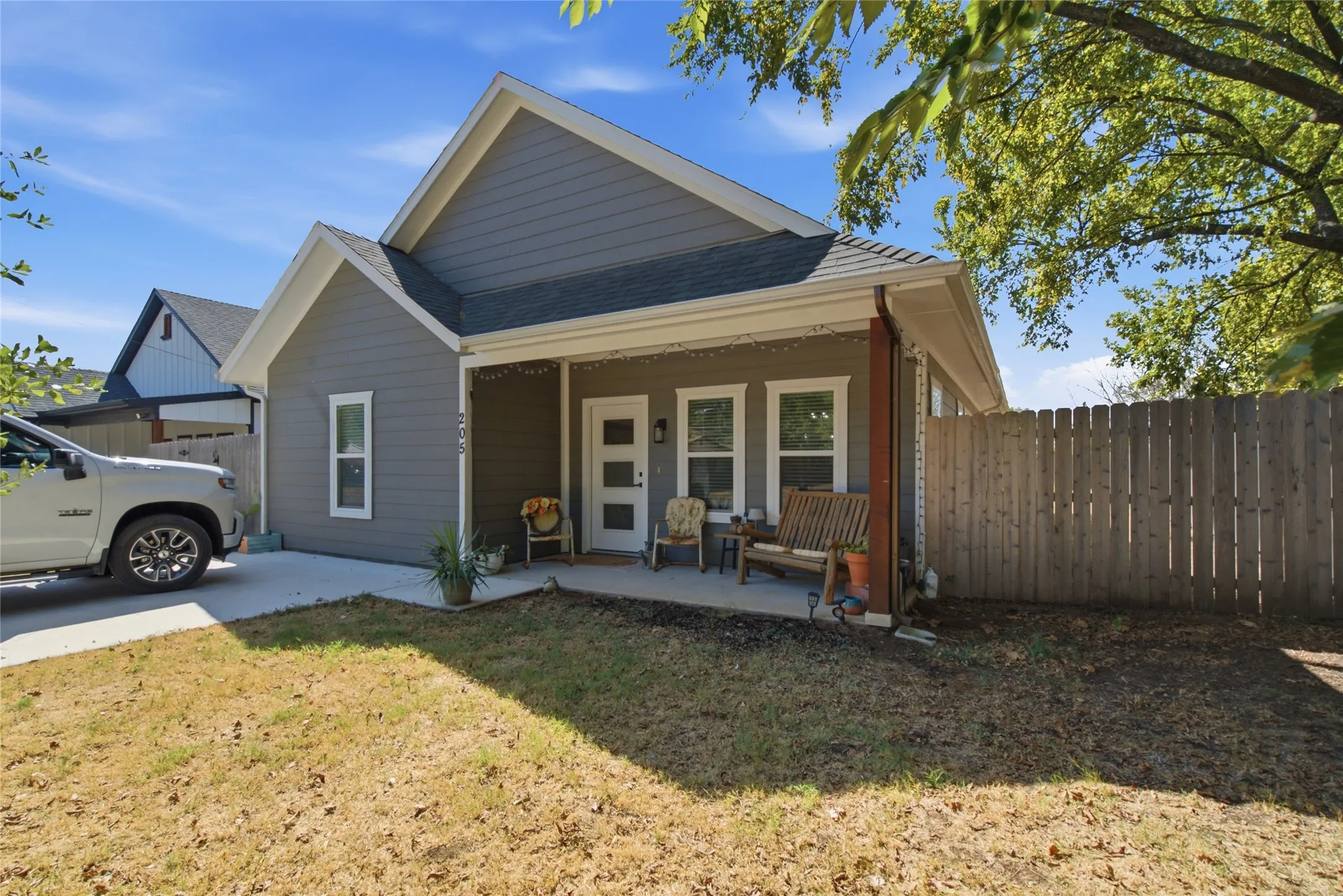 Single Family Residence For Sale in Wise County , 205 Owens Street, Bridgeport, Texas 76426, 3 Bedroom, 2 Bathroom, Garage spaces, 1,426 Sqft, built in 2023, mls#21386755, Real Estate Agent in Bridgeport, Homes For Sale in Wise county, Homes For Sale in Bridgeport, Realtor in Bridgeport Texas, Real Estate Brokerage Independent Realty Texas, Luminita Cordes Realtor