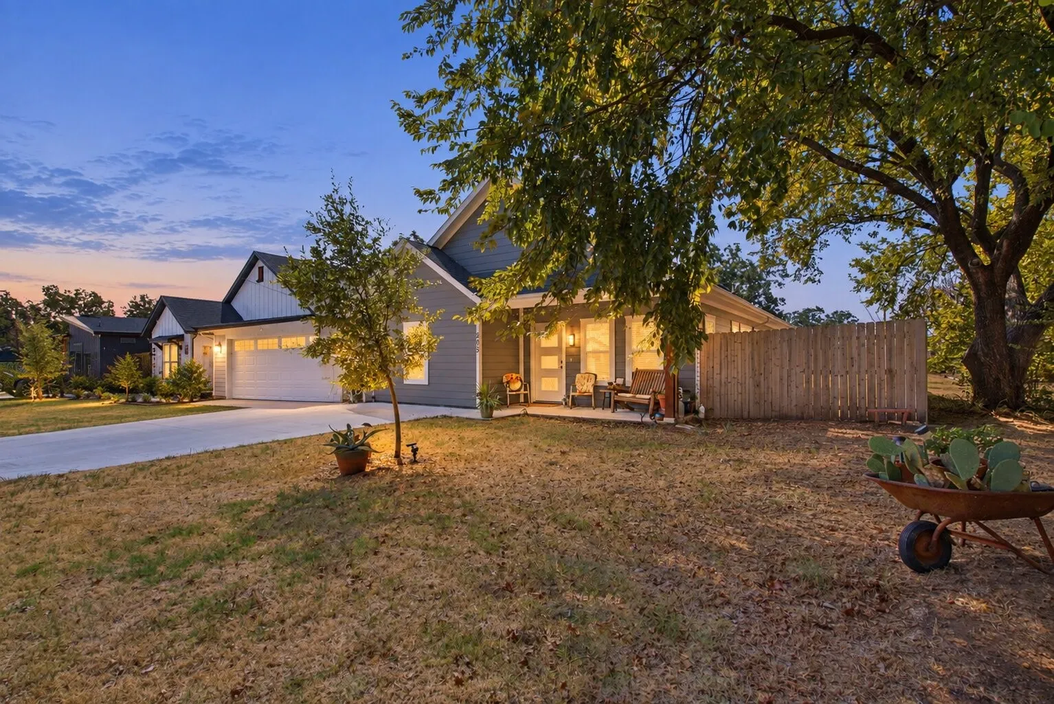 Single Family Residence For Sale in Wise County , 205 Owens Street, Bridgeport, Texas 76426, 3 Bedroom, 2 Bathroom, Garage spaces, 1,426 Sqft, built in 2023, mls#21386755, Real Estate Agent in Bridgeport, Homes For Sale in Wise county, Homes For Sale in Bridgeport, Realtor in Bridgeport Texas, Real Estate Brokerage Independent Realty Texas, Luminita Cordes Realtor