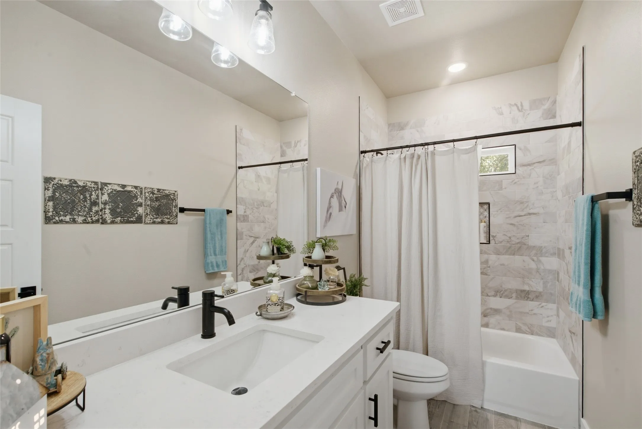Single Family Residence For Sale in Wise County , 205 Owens Street, Bridgeport, Texas 76426, 3 Bedroom, 2 Bathroom, Garage spaces, 1,426 Sqft, built in 2023, mls#21386755, Real Estate Agent in Bridgeport, Homes For Sale in Wise county, Homes For Sale in Bridgeport, Realtor in Bridgeport Texas, Real Estate Brokerage Independent Realty Texas, Luminita Cordes Realtor