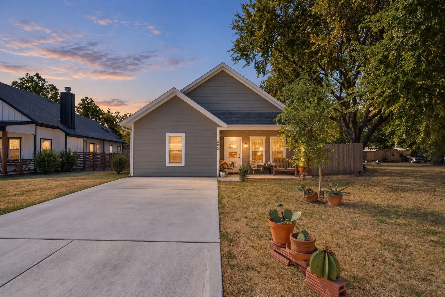 Single Family Residence For Sale in Wise County , 205 Owens Street, Bridgeport, Texas 76426, 3 Bedroom, 2 Bathroom, Garage spaces, 1,426 Sqft, built in 2023, mls#21386755, Real Estate Agent in Bridgeport, Homes For Sale in Wise county, Homes For Sale in Bridgeport, Realtor in Bridgeport Texas, Real Estate Brokerage Independent Realty Texas, Luminita Cordes Realtor