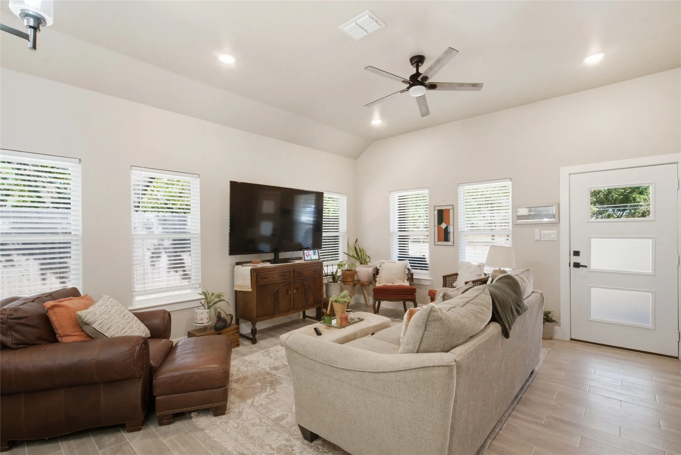 Single Family Residence For Sale in Wise County , 205 Owens Street, Bridgeport, Texas 76426, 3 Bedroom, 2 Bathroom, Garage spaces, 1,426 Sqft, built in 2023, mls#21386755, Real Estate Agent in Bridgeport, Homes For Sale in Wise county, Homes For Sale in Bridgeport, Realtor in Bridgeport Texas, Real Estate Brokerage Independent Realty Texas, Luminita Cordes Realtor