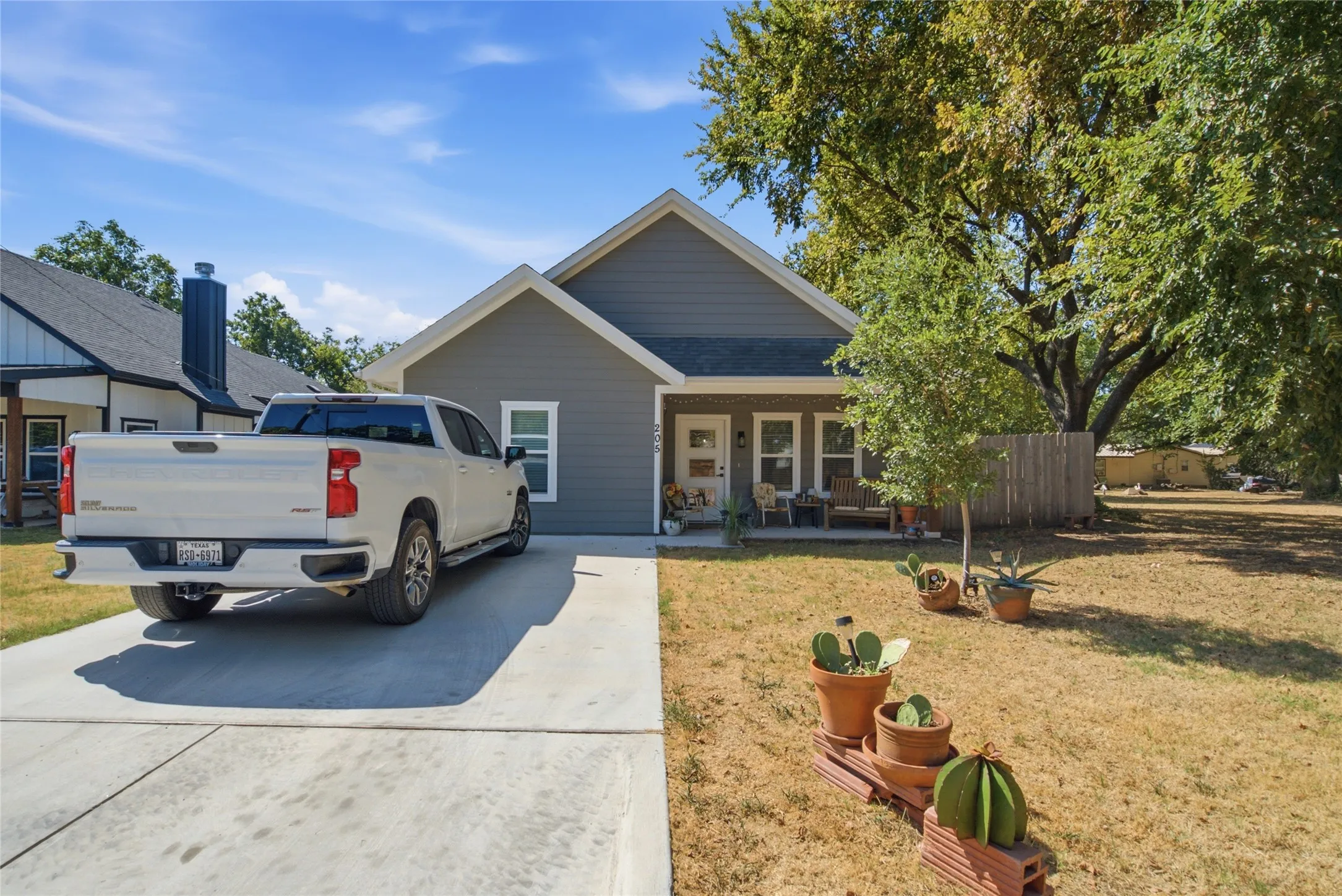 Single Family Residence For Sale in Wise County , 205 Owens Street, Bridgeport, Texas 76426, 3 Bedroom, 2 Bathroom, Garage spaces, 1,426 Sqft, built in 2023, mls#21386755, Real Estate Agent in Bridgeport, Homes For Sale in Wise county, Homes For Sale in Bridgeport, Realtor in Bridgeport Texas, Real Estate Brokerage Independent Realty Texas, Luminita Cordes Realtor