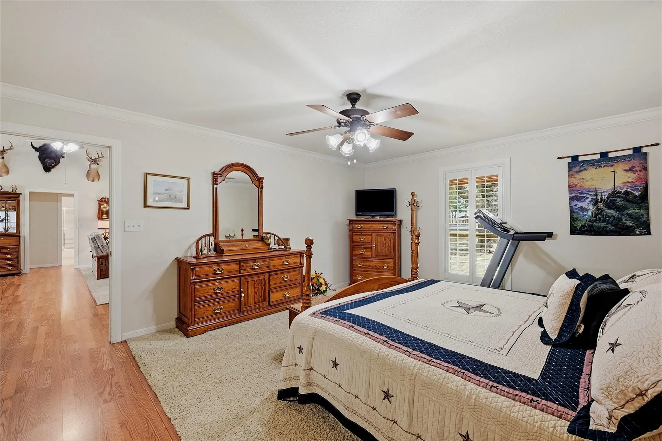 Recessed entryway with wood-finish flooring