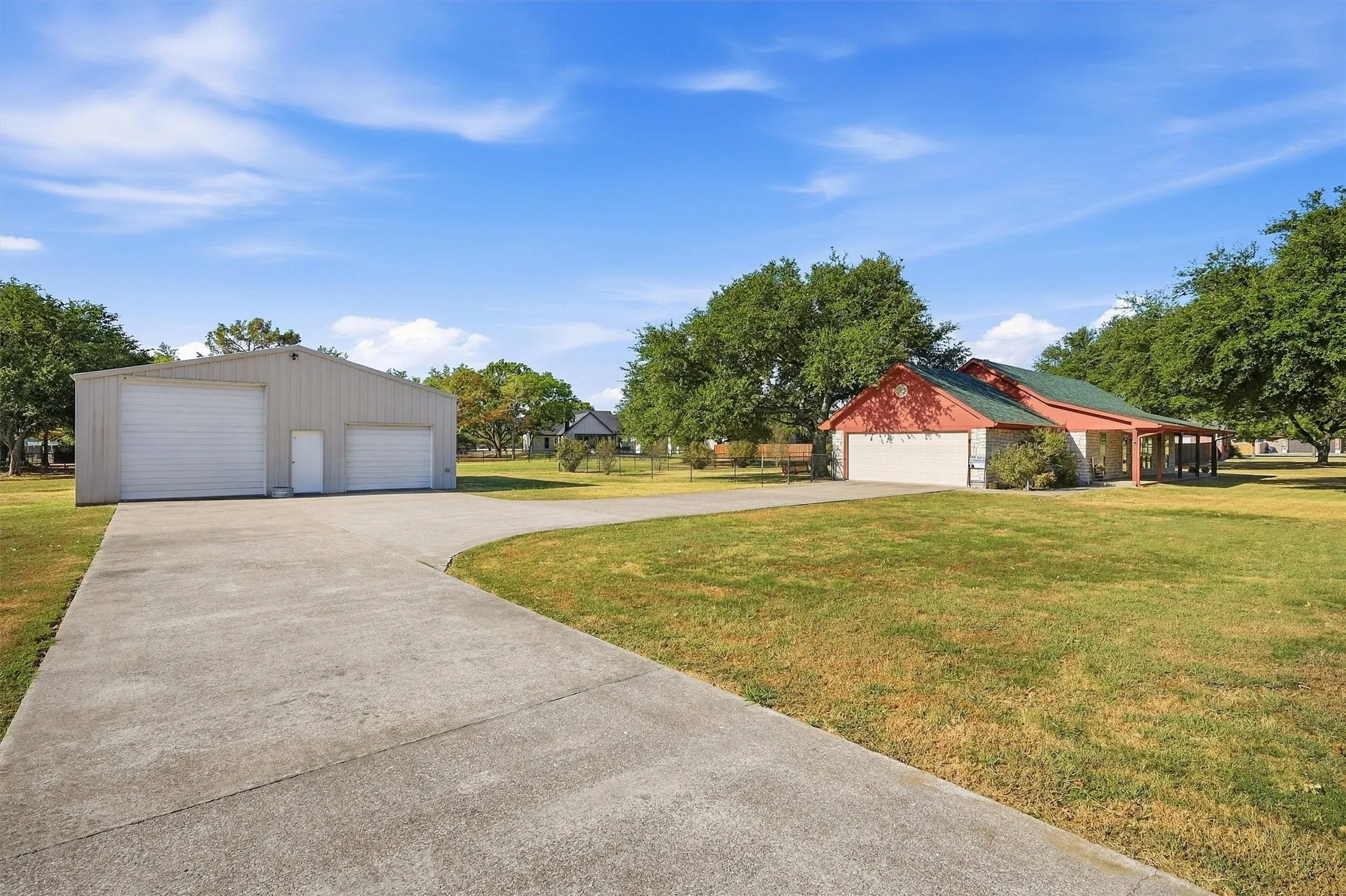 Single Family Residence For Sale in Grayson County , 212 Bobby Sam Court, Collinsville, Texas 76233, 3 Bedroom, 2 Bathroom, 2 Garage spaces, 1,500 Sqft, built in 2004, mls#21382217, Real Estate Agent in Collinsville, Homes For Sale in Grayson county, Homes For Sale in Collinsville, Realtor in Collinsville Texas, Real Estate Brokerage Independent Realty Texas, Luminita Cordes Realtor
