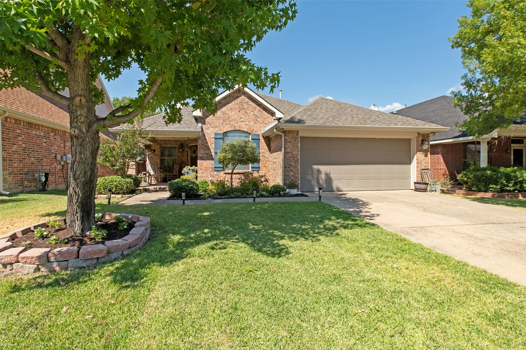 Single Family Residence For Sale in Dallas County , 2944 Vacherie Lane, Dallas, Texas 75227, 3 Bedroom, 2 Bathroom, 2 Garage spaces, 1,667 Sqft, built in 2006, mls#21387488, Real Estate Agent in Dallas, Homes For Sale in Dallas county, Homes For Sale in Dallas, Realtor in Dallas Texas, Real Estate Brokerage Independent Realty Texas, Luminita Cordes Realtor