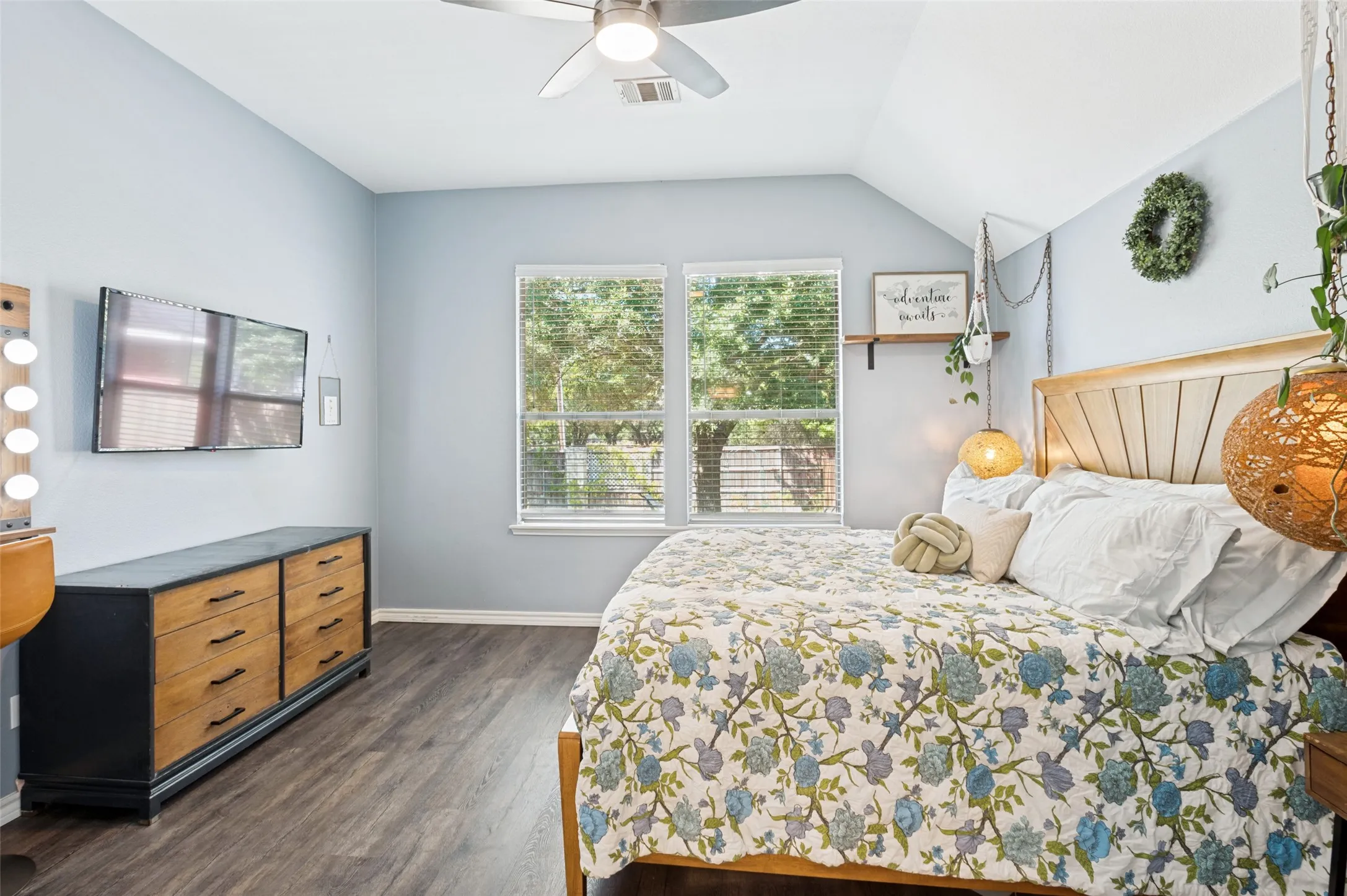 Single Family Residence For Sale in Dallas County , 2944 Vacherie Lane, Dallas, Texas 75227, 3 Bedroom, 2 Bathroom, 2 Garage spaces, 1,667 Sqft, built in 2006, mls#21387488, Real Estate Agent in Dallas, Homes For Sale in Dallas county, Homes For Sale in Dallas, Realtor in Dallas Texas, Real Estate Brokerage Independent Realty Texas, Luminita Cordes Realtor
