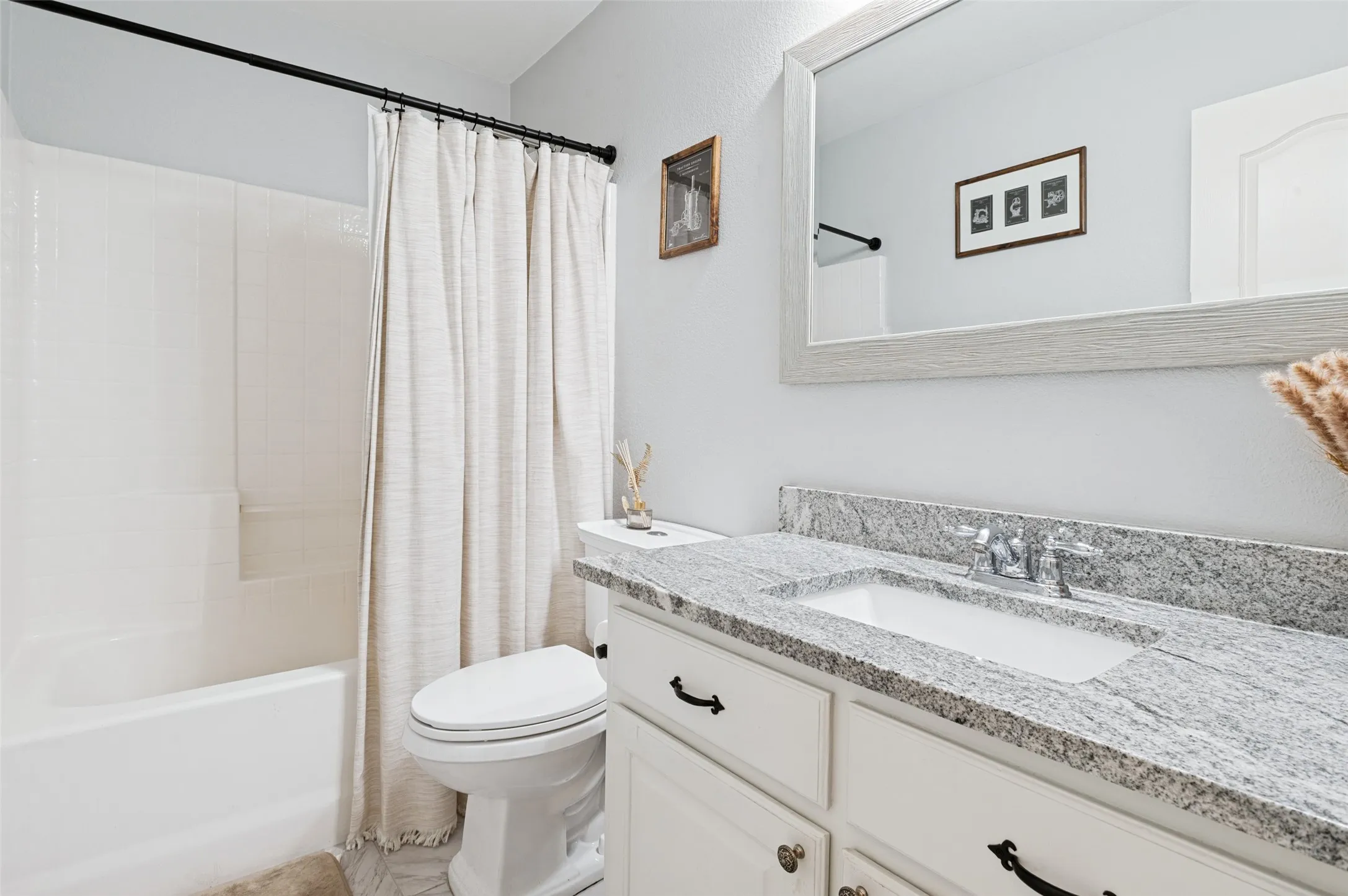 Single Family Residence For Sale in Dallas County , 2944 Vacherie Lane, Dallas, Texas 75227, 3 Bedroom, 2 Bathroom, 2 Garage spaces, 1,667 Sqft, built in 2006, mls#21387488, Real Estate Agent in Dallas, Homes For Sale in Dallas county, Homes For Sale in Dallas, Realtor in Dallas Texas, Real Estate Brokerage Independent Realty Texas, Luminita Cordes Realtor