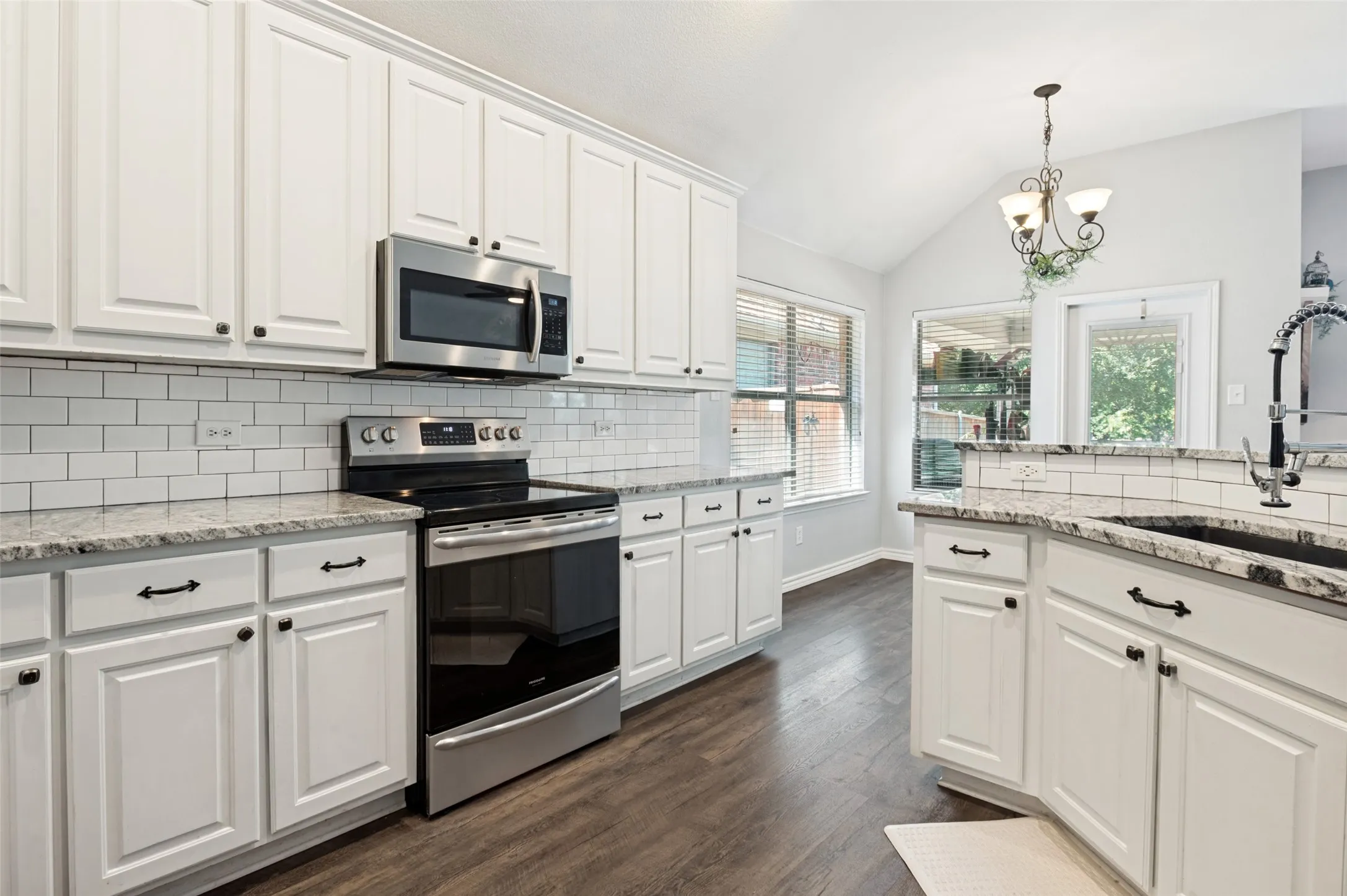 Single Family Residence For Sale in Dallas County , 2944 Vacherie Lane, Dallas, Texas 75227, 3 Bedroom, 2 Bathroom, 2 Garage spaces, 1,667 Sqft, built in 2006, mls#21387488, Real Estate Agent in Dallas, Homes For Sale in Dallas county, Homes For Sale in Dallas, Realtor in Dallas Texas, Real Estate Brokerage Independent Realty Texas, Luminita Cordes Realtor