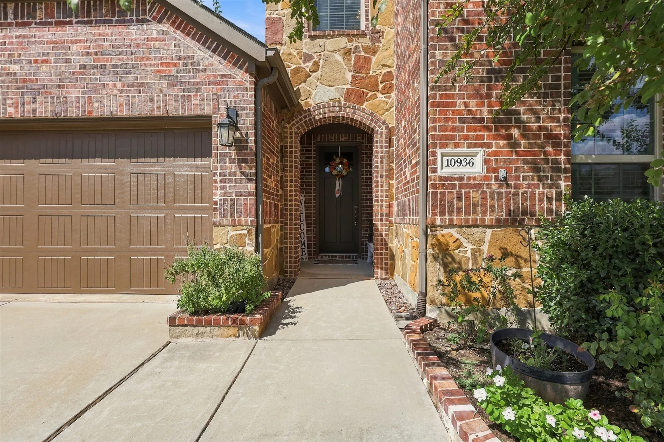 Single Family Residence For Sale in Collin County , 10936 Calvert Place, Mc Kinney, Texas 75071, 4 Bedroom, 3 Bathroom, 2 Garage spaces, 2,202 Sqft, built in 2019, mls#21367169, Real Estate Agent in Mc Kinney, Homes For Sale in Collin county, Homes For Sale in Mc Kinney, Realtor in Mc Kinney Texas, Real Estate Brokerage Independent Realty Texas, Luminita Cordes Realtor