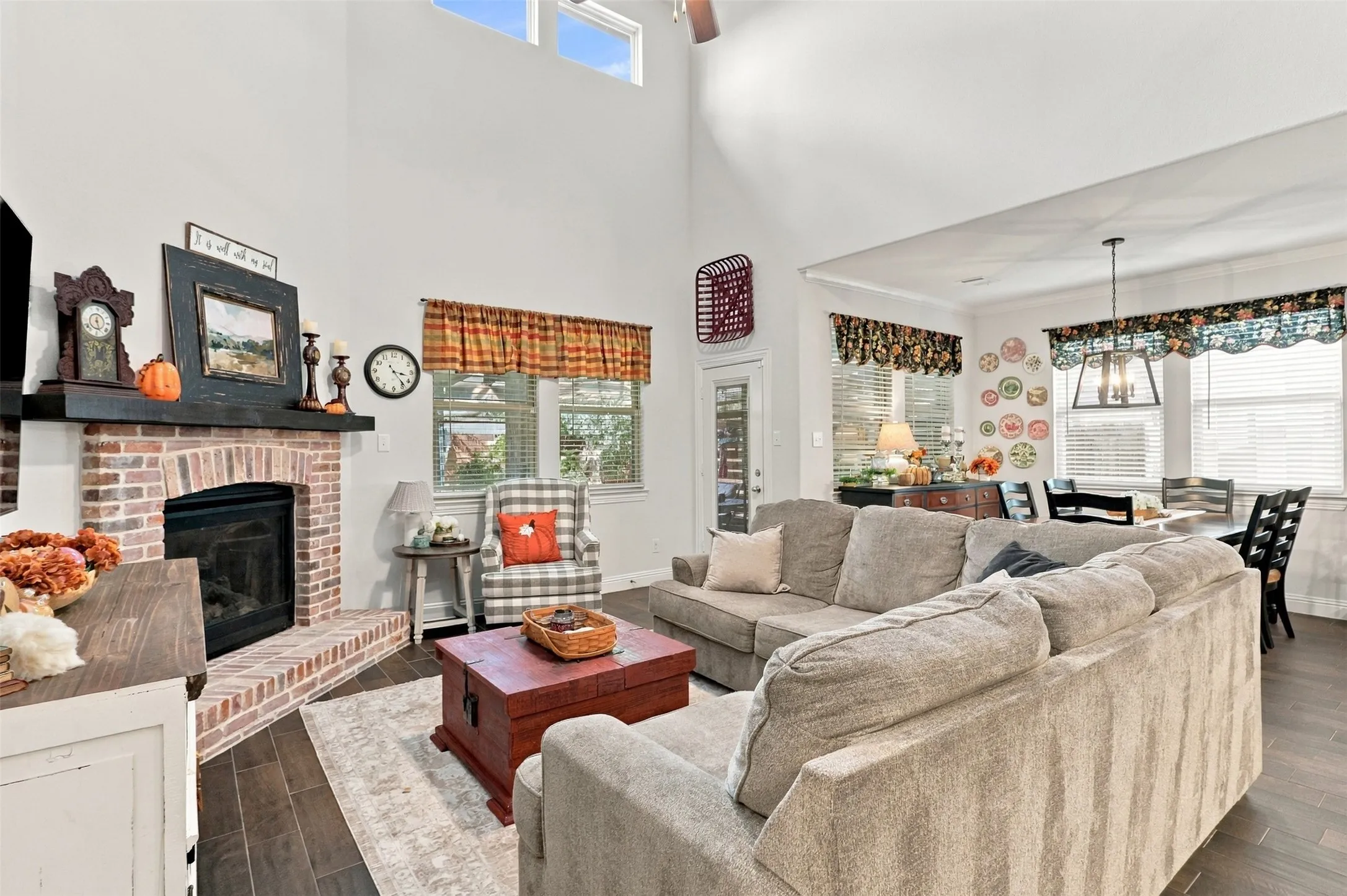 Tall celings, natural light and an upgraded brick fire place