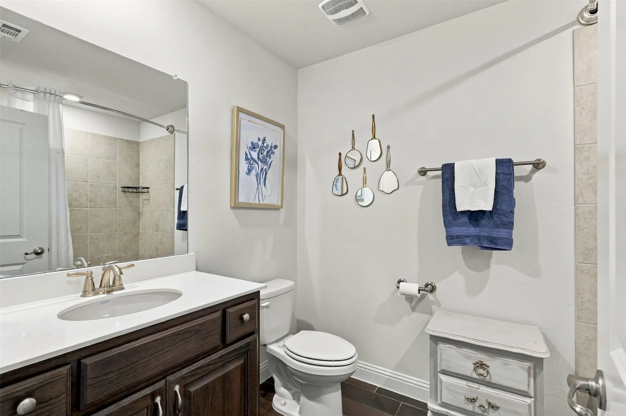 Upstairs full bathroom