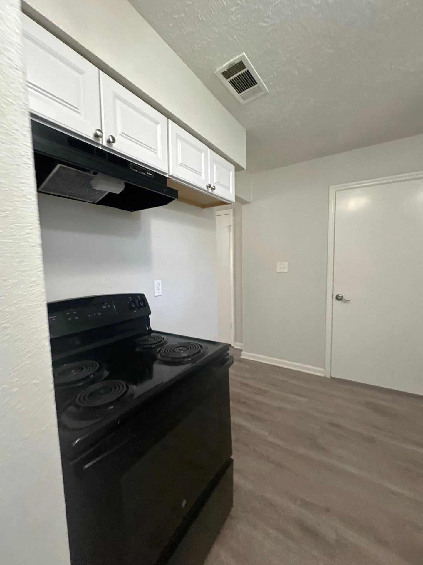 Single Family Residence For Rent in Dallas County , 1601 Meridian Way, Garland, Texas 75040, 3 Bedroom, 1 Bathroom, 1 Garage spaces, 1,242 Sqft, built in 1977, mls#21387271, Real Estate Agent in Garland, Homes For Rent in Dallas county, Homes For Rent in Garland, Realtor in Garland Texas, Real Estate Brokerage Independent Realty Texas, Luminita Cordes Realtor