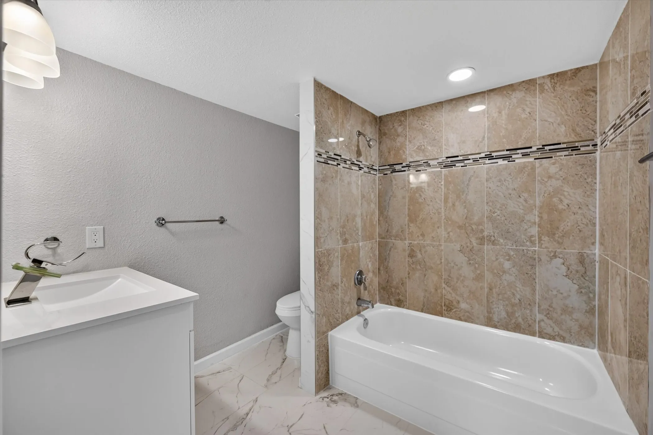 Single Family Residence For Sale in Denton County , 1618 San Francisco Street, Carrollton, Texas 75007, 3 Bedroom, 2 Bathroom, 2 Garage spaces, 1,963 Sqft, built in 1985, mls#21383761, Real Estate Agent in Carrollton, Homes For Sale in Denton county, Homes For Sale in Carrollton, Realtor in Carrollton Texas, Real Estate Brokerage Independent Realty Texas, Luminita Cordes Realtor