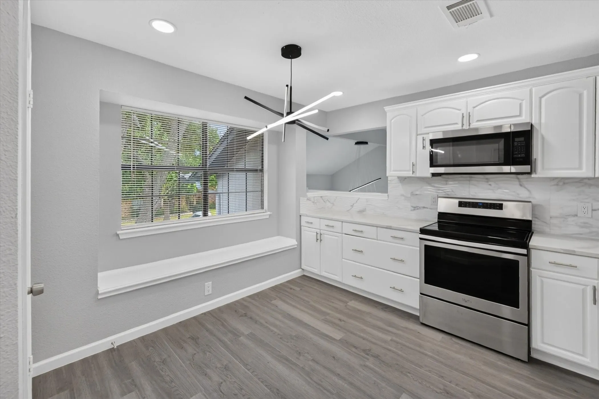 Single Family Residence For Sale in Denton County , 1618 San Francisco Street, Carrollton, Texas 75007, 3 Bedroom, 2 Bathroom, 2 Garage spaces, 1,963 Sqft, built in 1985, mls#21383761, Real Estate Agent in Carrollton, Homes For Sale in Denton county, Homes For Sale in Carrollton, Realtor in Carrollton Texas, Real Estate Brokerage Independent Realty Texas, Luminita Cordes Realtor