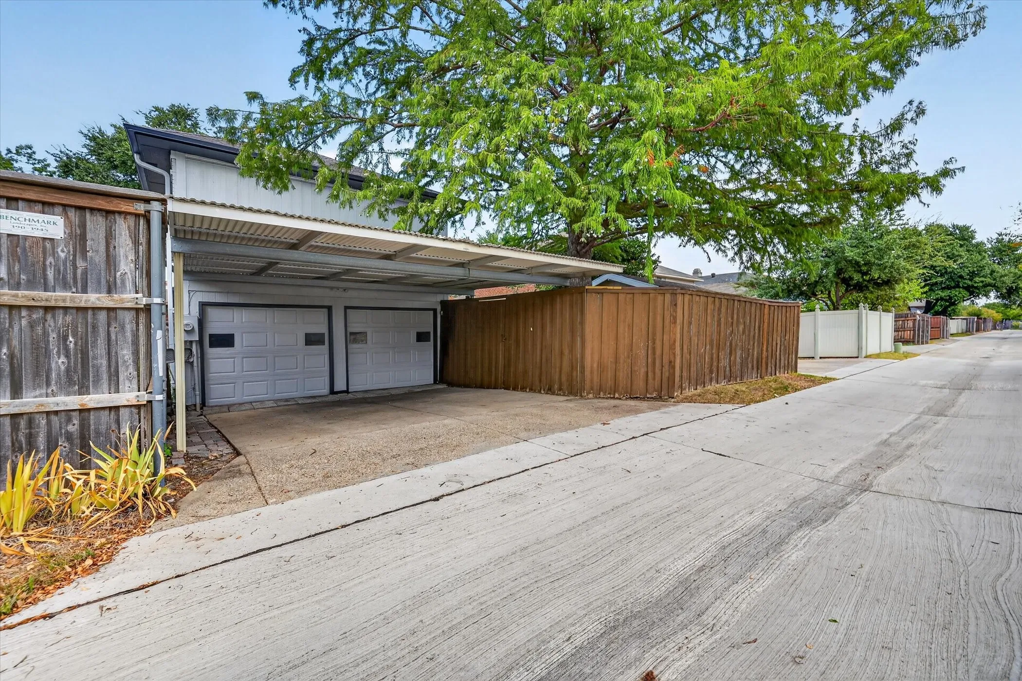 Single Family Residence For Sale in Denton County , 1618 San Francisco Street, Carrollton, Texas 75007, 3 Bedroom, 2 Bathroom, 2 Garage spaces, 1,963 Sqft, built in 1985, mls#21383761, Real Estate Agent in Carrollton, Homes For Sale in Denton county, Homes For Sale in Carrollton, Realtor in Carrollton Texas, Real Estate Brokerage Independent Realty Texas, Luminita Cordes Realtor