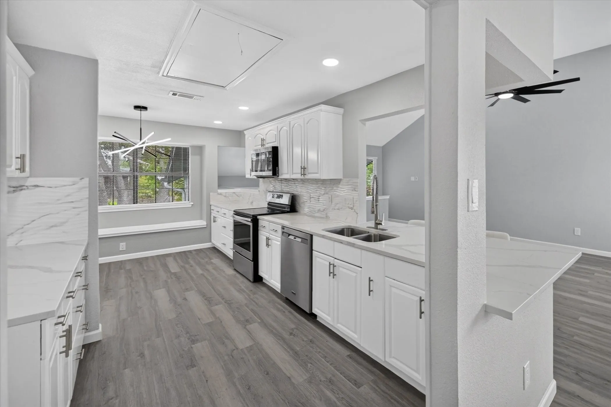 Single Family Residence For Sale in Denton County , 1618 San Francisco Street, Carrollton, Texas 75007, 3 Bedroom, 2 Bathroom, 2 Garage spaces, 1,963 Sqft, built in 1985, mls#21383761, Real Estate Agent in Carrollton, Homes For Sale in Denton county, Homes For Sale in Carrollton, Realtor in Carrollton Texas, Real Estate Brokerage Independent Realty Texas, Luminita Cordes Realtor