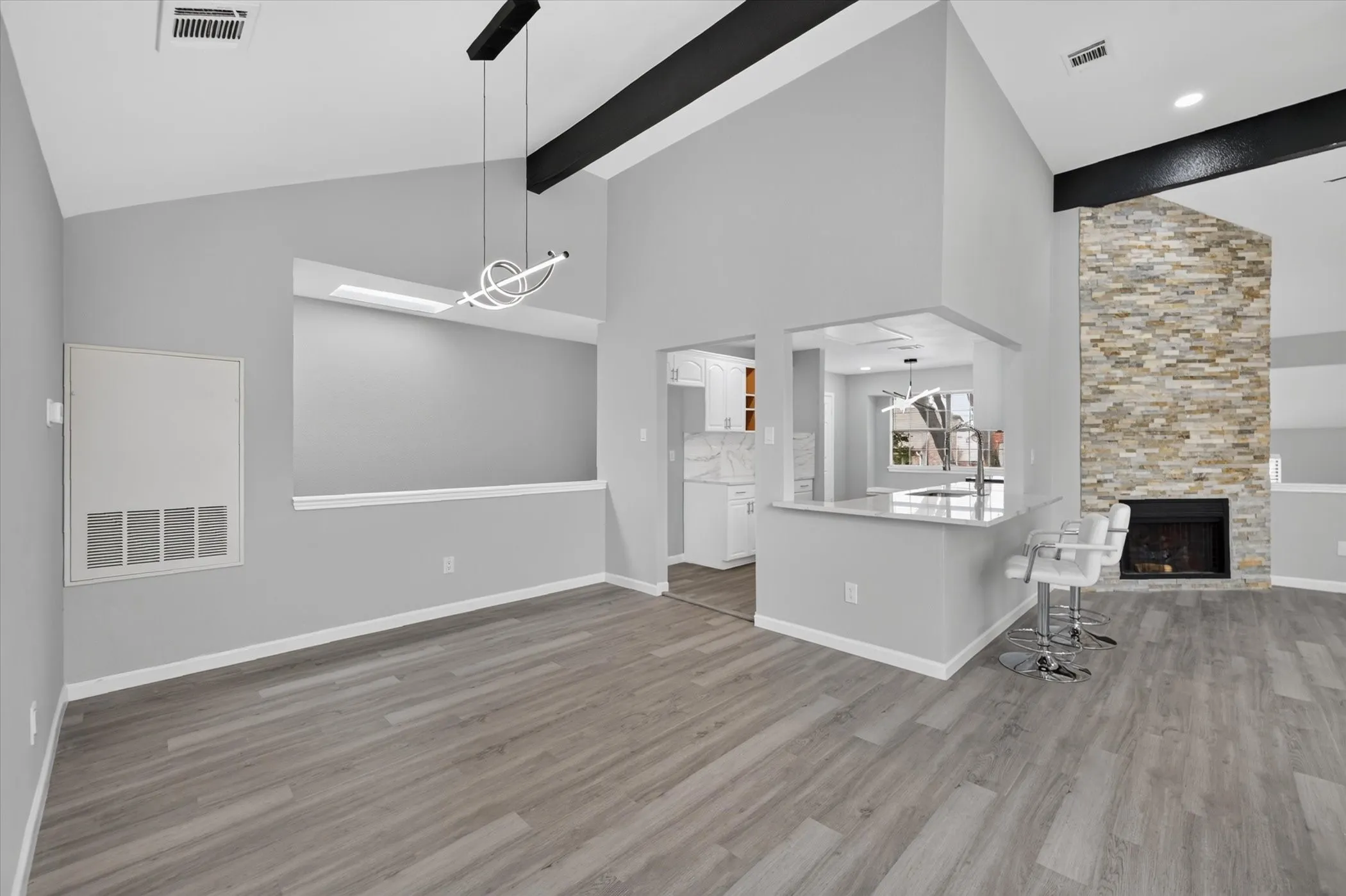 Single Family Residence For Sale in Denton County , 1618 San Francisco Street, Carrollton, Texas 75007, 3 Bedroom, 2 Bathroom, 2 Garage spaces, 1,963 Sqft, built in 1985, mls#21383761, Real Estate Agent in Carrollton, Homes For Sale in Denton county, Homes For Sale in Carrollton, Realtor in Carrollton Texas, Real Estate Brokerage Independent Realty Texas, Luminita Cordes Realtor