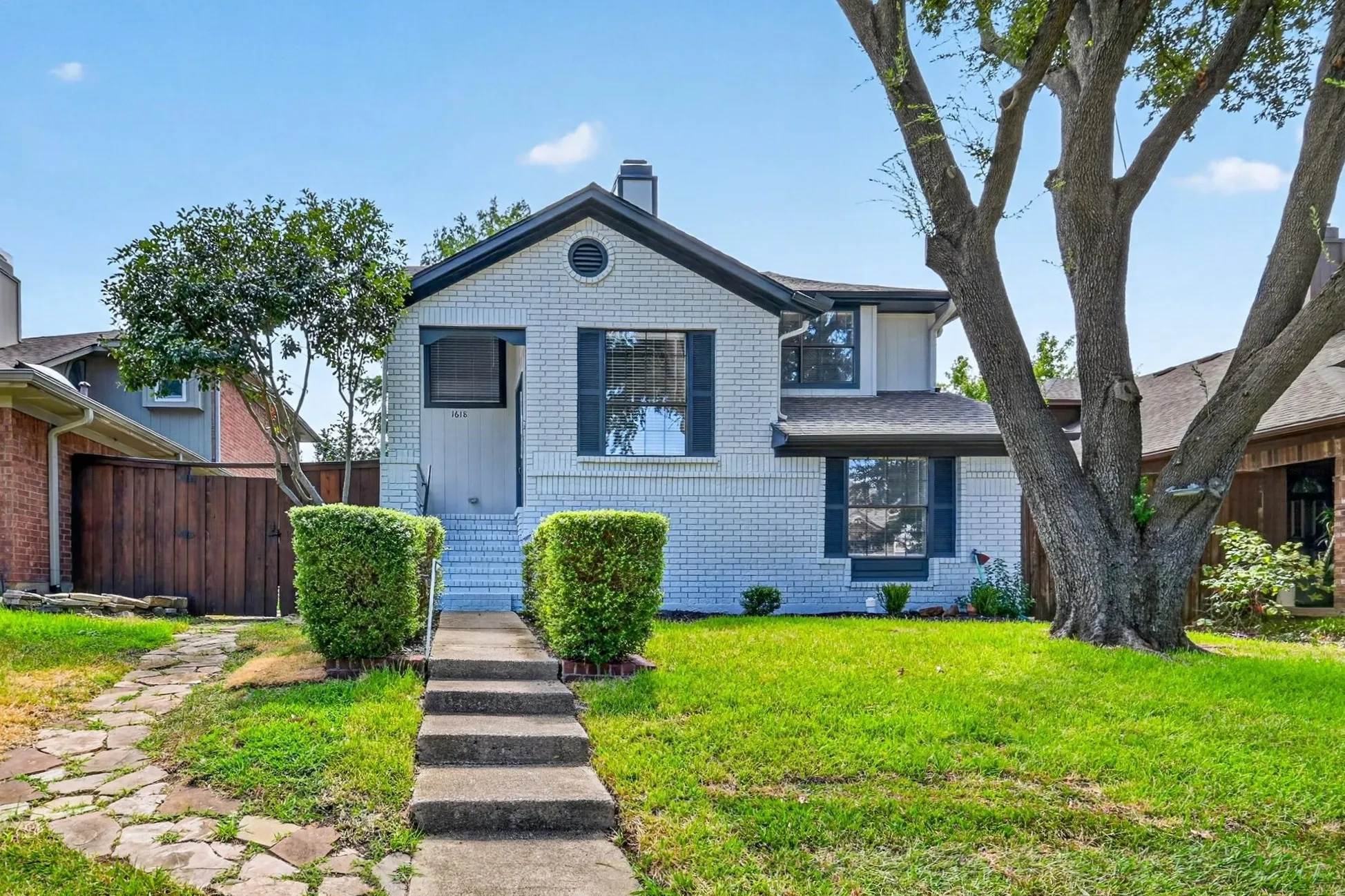 Single Family Residence For Sale in Denton County , 1618 San Francisco Street, Carrollton, Texas 75007, 3 Bedroom, 2 Bathroom, 2 Garage spaces, 1,963 Sqft, built in 1985, mls#21383761, Real Estate Agent in Carrollton, Homes For Sale in Denton county, Homes For Sale in Carrollton, Realtor in Carrollton Texas, Real Estate Brokerage Independent Realty Texas, Luminita Cordes Realtor
