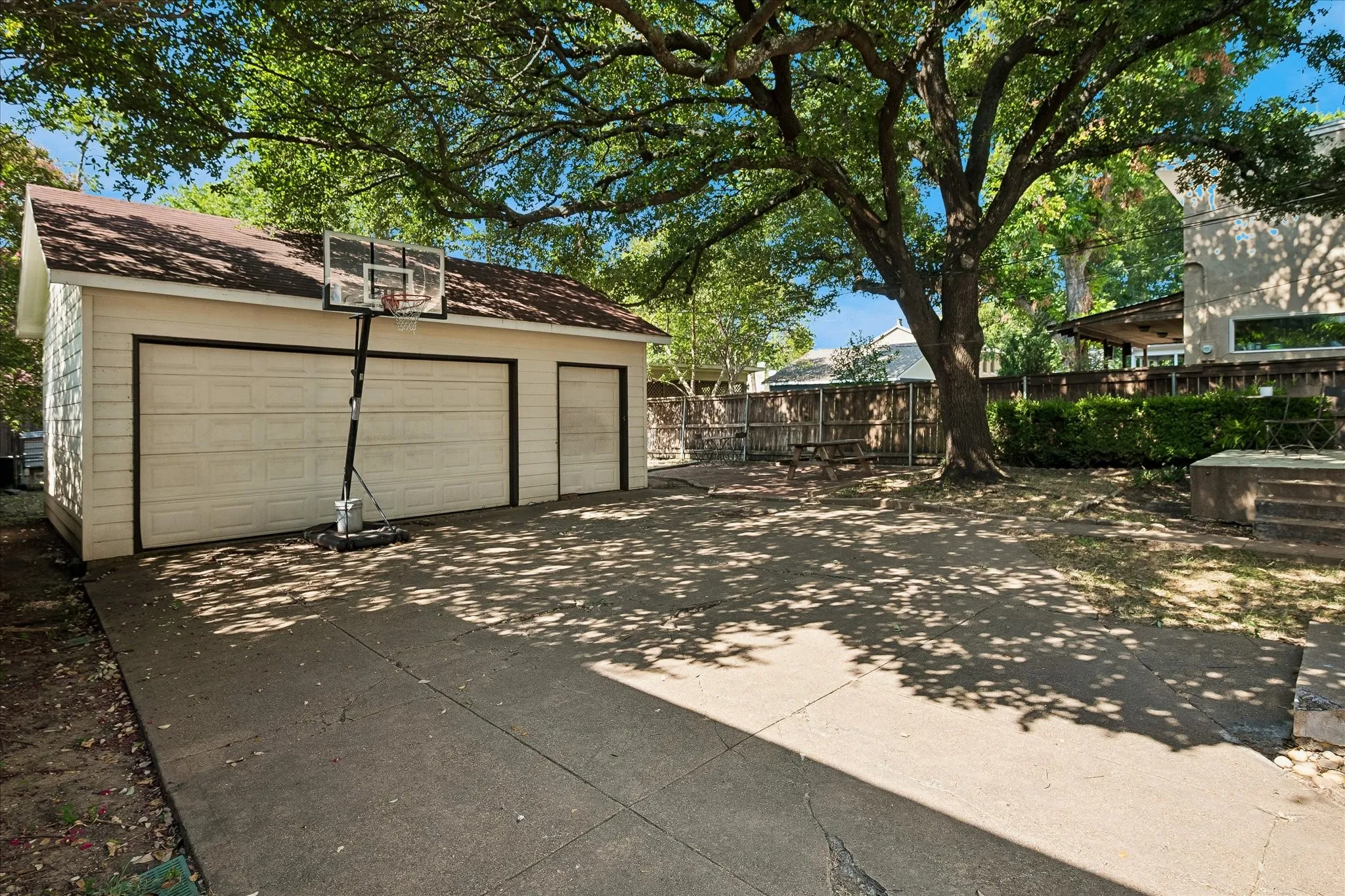 Duplex For Sale in Dallas County , 5716 Goliad Avenue, Dallas, Texas 75206, 4 Bedroom, 4 Bathroom, 2 Garage spaces, 0 Sqft, built in 1935, mls#21384724, Real Estate Agent in Dallas, Homes For Sale in Dallas county, Homes For Sale in Dallas, Realtor in Dallas Texas, Real Estate Brokerage Independent Realty Texas, Luminita Cordes Realtor
