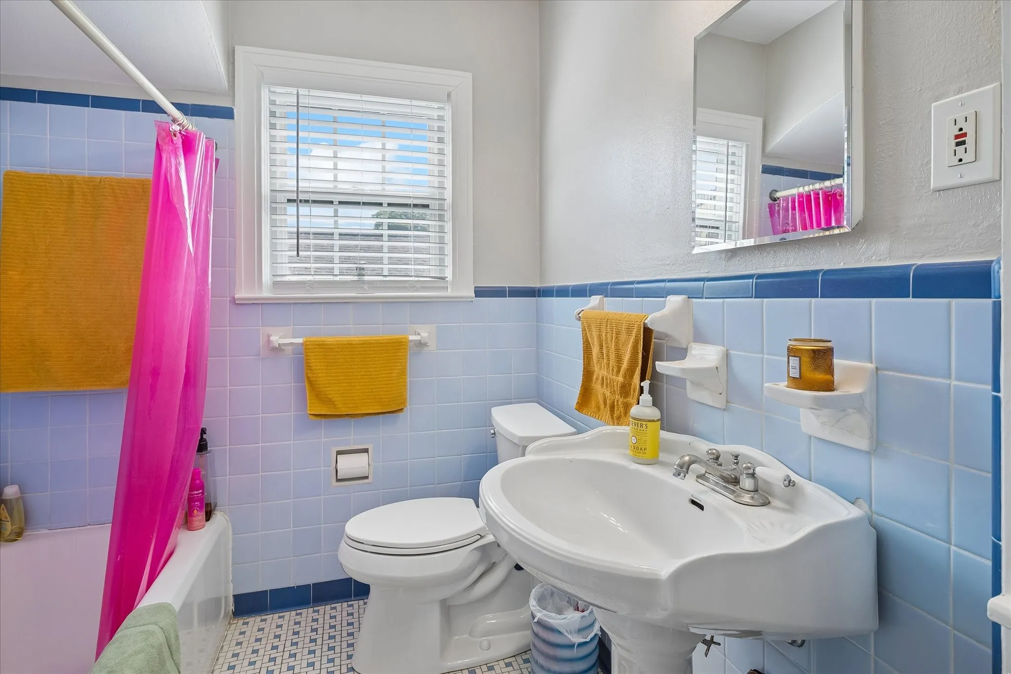Full bath upstairs