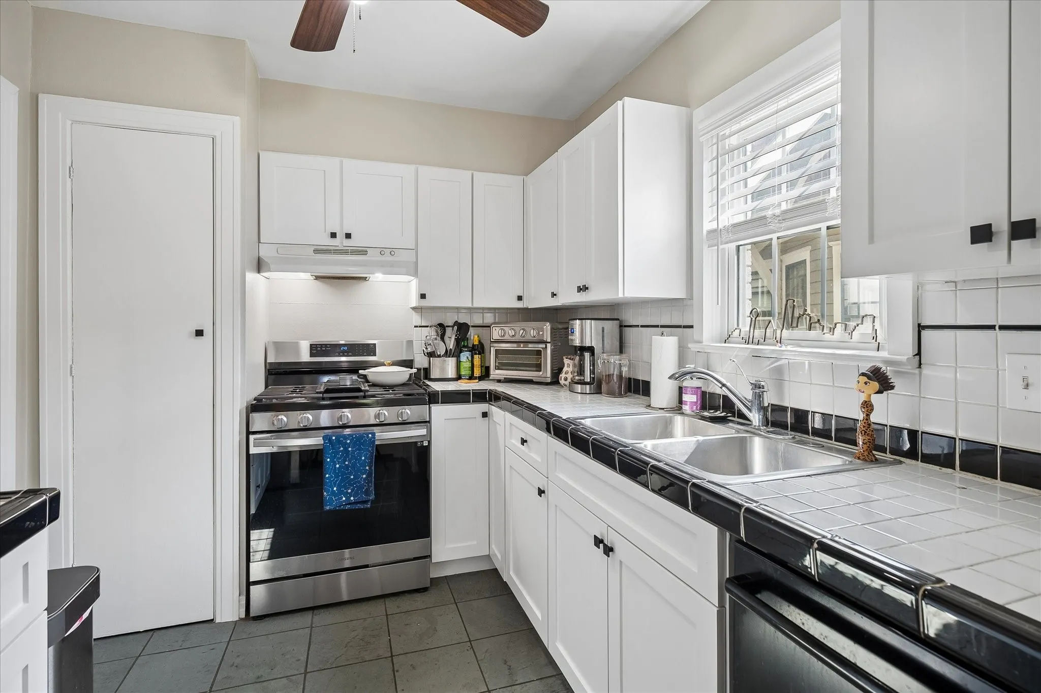 Duplex For Sale in Dallas County , 5716 Goliad Avenue, Dallas, Texas 75206, 4 Bedroom, 4 Bathroom, 2 Garage spaces, 0 Sqft, built in 1935, mls#21384724, Real Estate Agent in Dallas, Homes For Sale in Dallas county, Homes For Sale in Dallas, Realtor in Dallas Texas, Real Estate Brokerage Independent Realty Texas, Luminita Cordes Realtor
