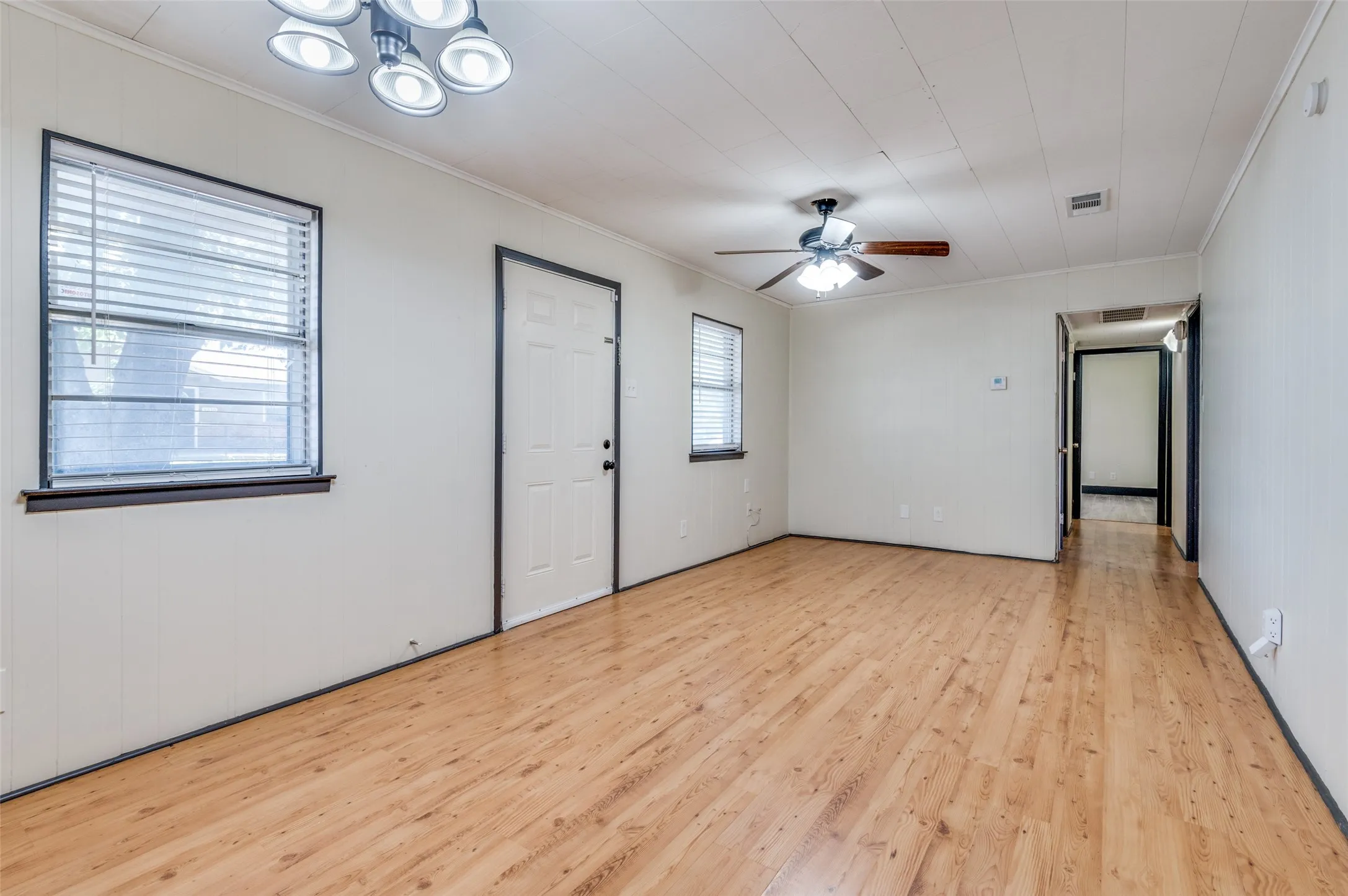 Single Family Residence For Rent in Collin County , 9311 Oakland Drive, Frisco, Texas 75033, 3 Bedroom, 1 Bathroom, Garage spaces, 1,012 Sqft, built in 1960, mls#21384358, Real Estate Agent in Frisco, Homes For Rent in Collin county, Homes For Rent in Frisco, Realtor in Frisco Texas, Real Estate Brokerage Independent Realty Texas, Luminita Cordes Realtor