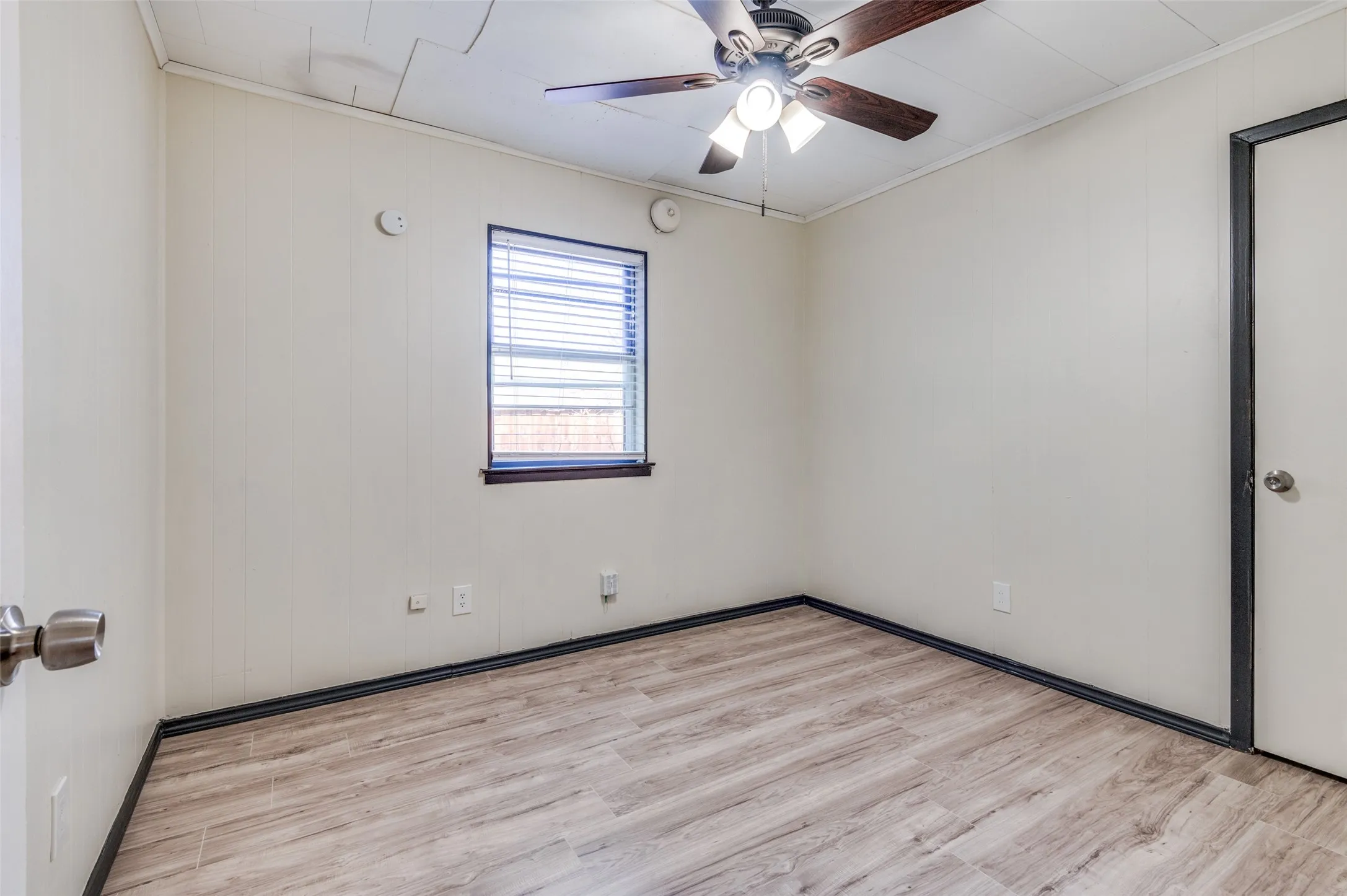 Single Family Residence For Rent in Collin County , 9311 Oakland Drive, Frisco, Texas 75033, 3 Bedroom, 1 Bathroom, Garage spaces, 1,012 Sqft, built in 1960, mls#21384358, Real Estate Agent in Frisco, Homes For Rent in Collin county, Homes For Rent in Frisco, Realtor in Frisco Texas, Real Estate Brokerage Independent Realty Texas, Luminita Cordes Realtor