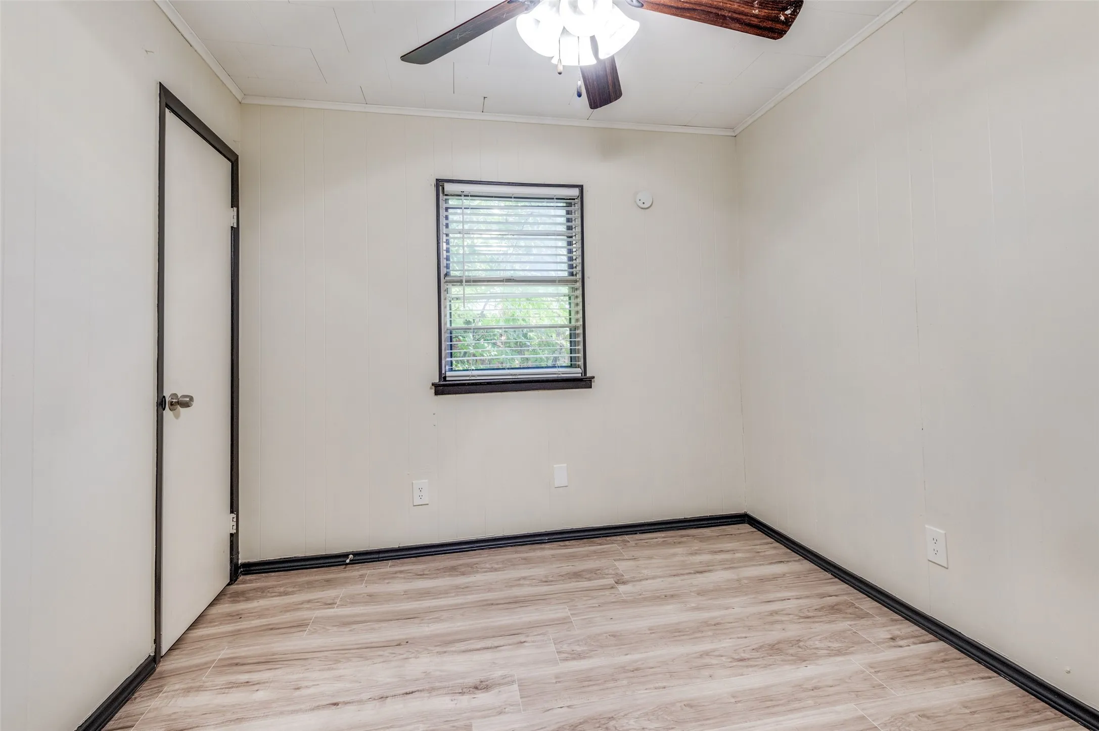 Single Family Residence For Rent in Collin County , 9311 Oakland Drive, Frisco, Texas 75033, 3 Bedroom, 1 Bathroom, Garage spaces, 1,012 Sqft, built in 1960, mls#21384358, Real Estate Agent in Frisco, Homes For Rent in Collin county, Homes For Rent in Frisco, Realtor in Frisco Texas, Real Estate Brokerage Independent Realty Texas, Luminita Cordes Realtor