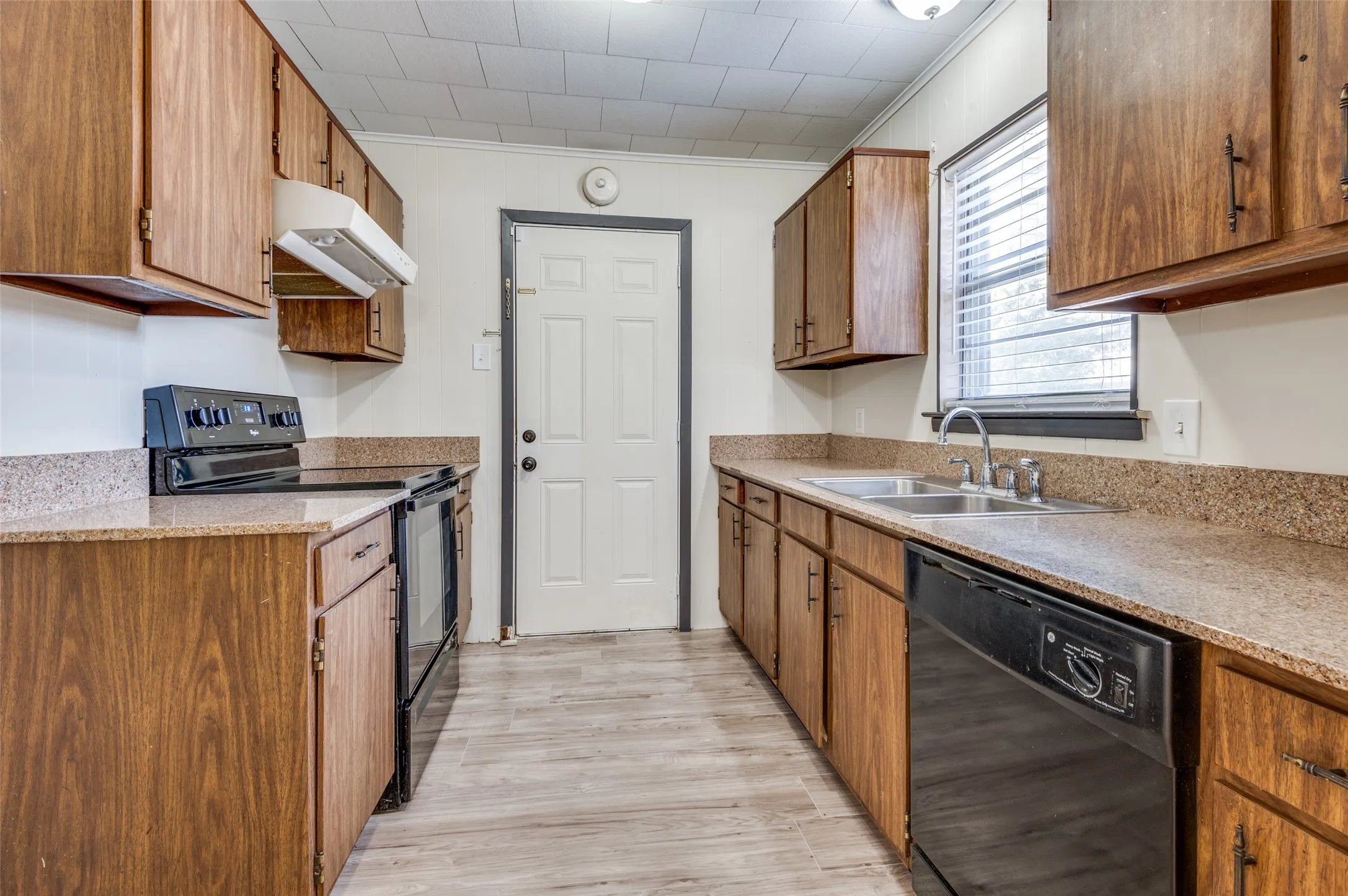 Single Family Residence For Rent in Collin County , 9311 Oakland Drive, Frisco, Texas 75033, 3 Bedroom, 1 Bathroom, Garage spaces, 1,012 Sqft, built in 1960, mls#21384358, Real Estate Agent in Frisco, Homes For Rent in Collin county, Homes For Rent in Frisco, Realtor in Frisco Texas, Real Estate Brokerage Independent Realty Texas, Luminita Cordes Realtor