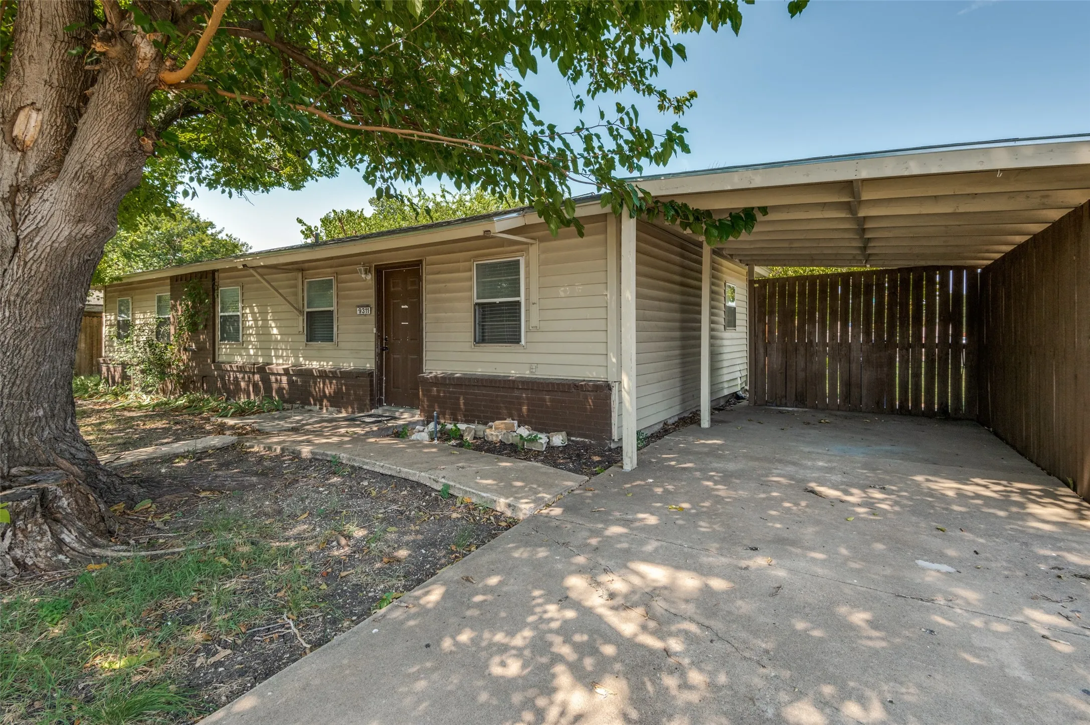 Single Family Residence For Rent in Collin County , 9311 Oakland Drive, Frisco, Texas 75033, 3 Bedroom, 1 Bathroom, Garage spaces, 1,012 Sqft, built in 1960, mls#21384358, Real Estate Agent in Frisco, Homes For Rent in Collin county, Homes For Rent in Frisco, Realtor in Frisco Texas, Real Estate Brokerage Independent Realty Texas, Luminita Cordes Realtor