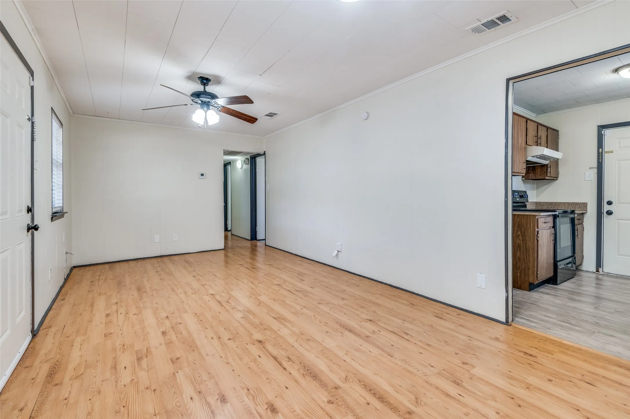 Single Family Residence For Rent in Collin County , 9311 Oakland Drive, Frisco, Texas 75033, 3 Bedroom, 1 Bathroom, Garage spaces, 1,012 Sqft, built in 1960, mls#21384358, Real Estate Agent in Frisco, Homes For Rent in Collin county, Homes For Rent in Frisco, Realtor in Frisco Texas, Real Estate Brokerage Independent Realty Texas, Luminita Cordes Realtor